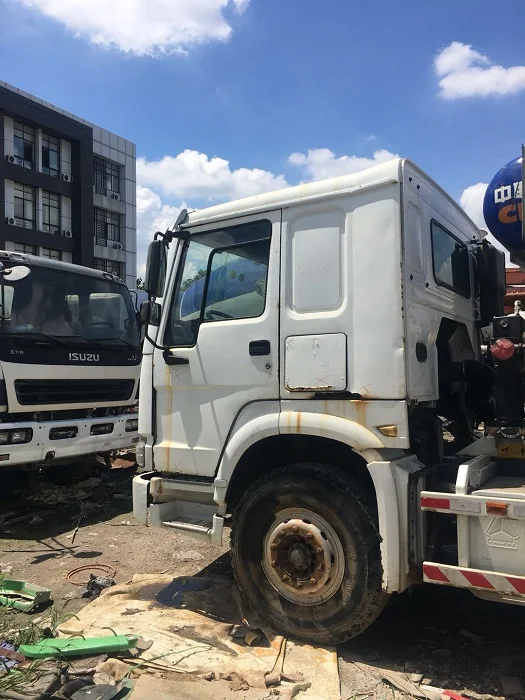  Nissan ud concrete mixer truck