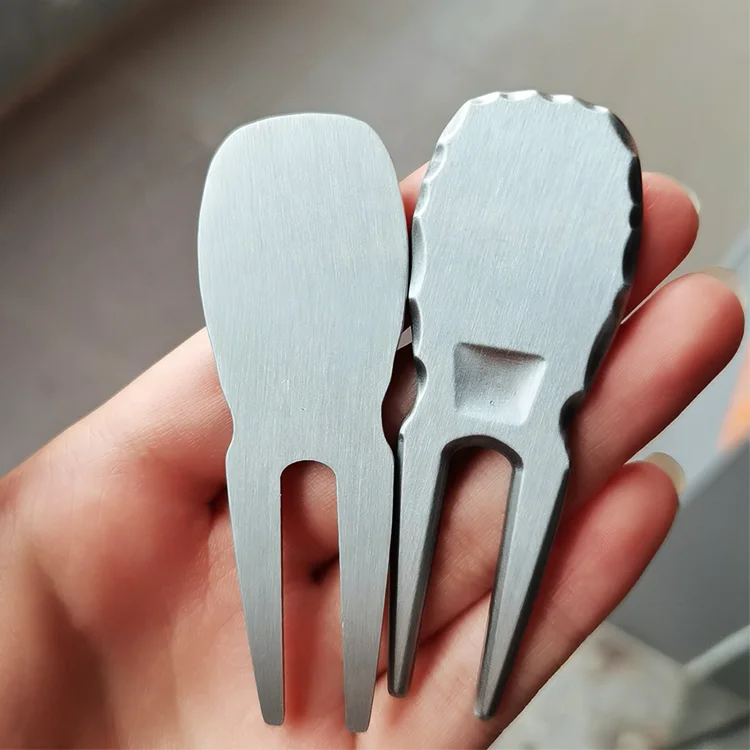 New Arrival Metal Handmade Forged Pitchfork Repairer Custom Brass Copper Golf Divot Repair Tool