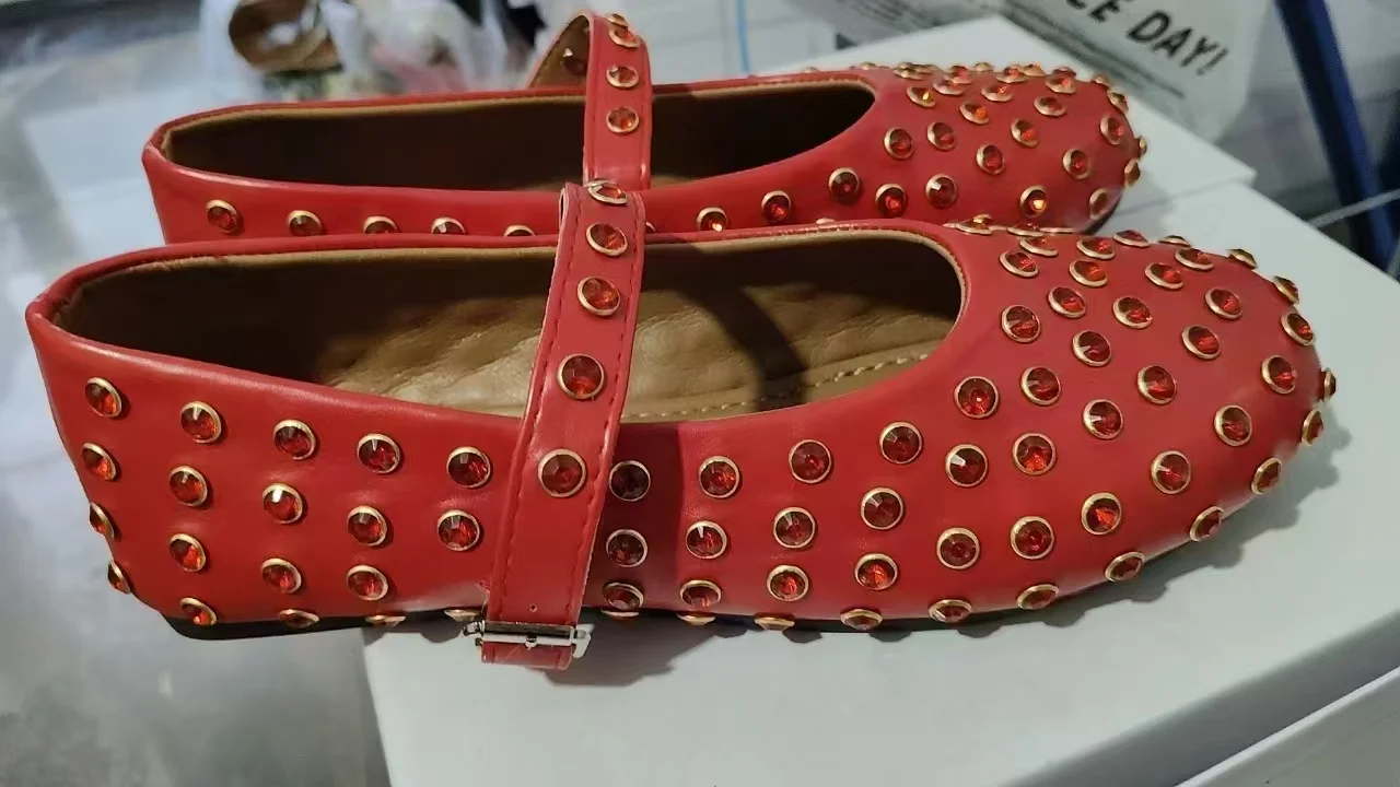 2024 Designer Luxury Ballerina Flat Shoes for Women Stylish Toe High Heel Breathable Lightweight Summer Spring Stylish Studs