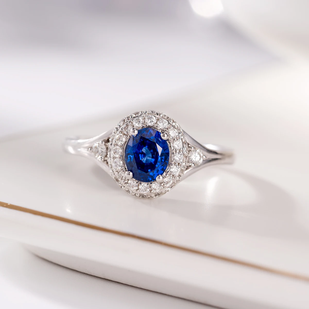 Factory Price Natural Blue Sapphire White Diamond 18k Solid Gold Ring