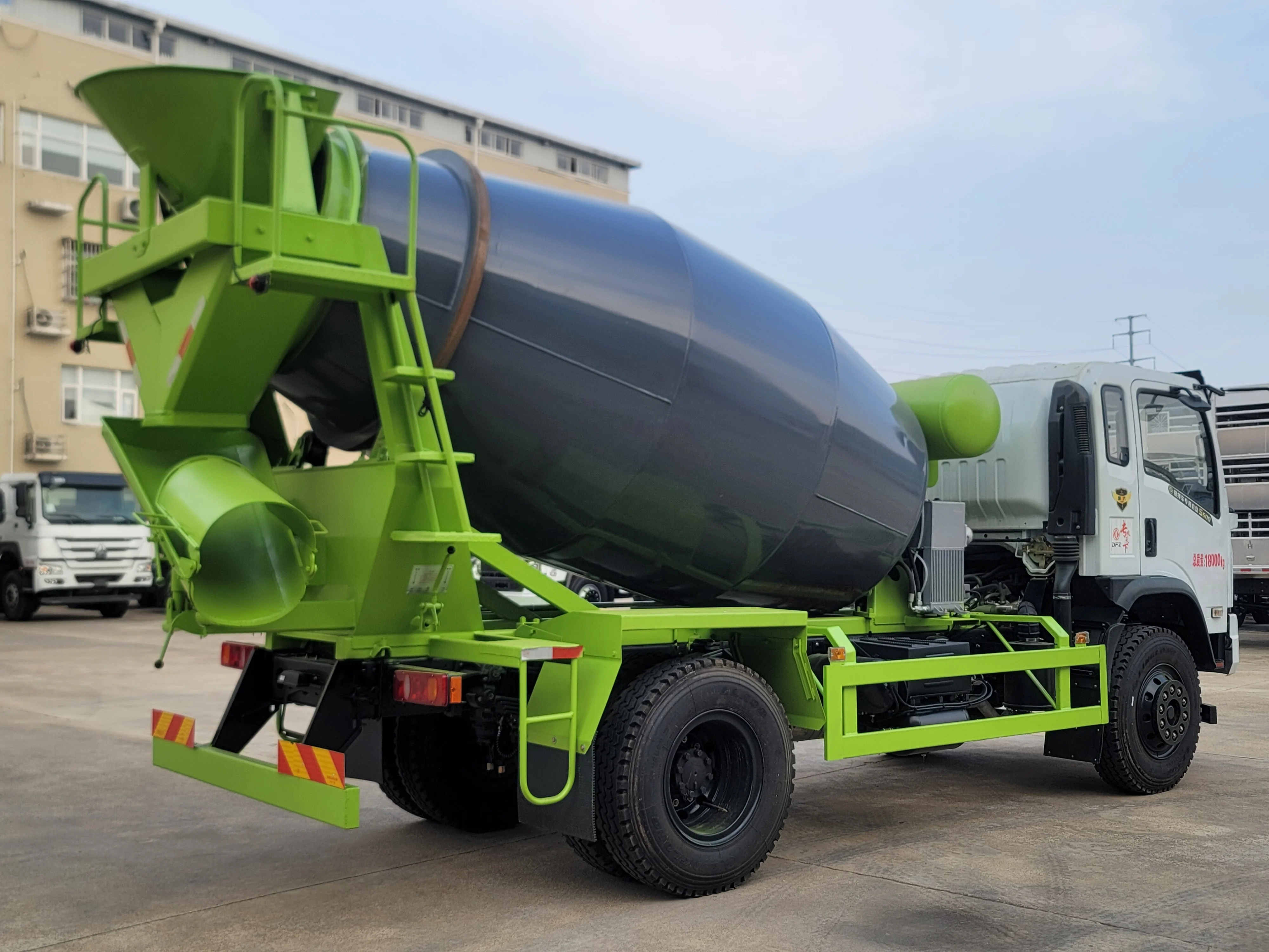 Brand new concrete mixing truck 4m3 5 cubic meters cheap concrete mixer truck sale