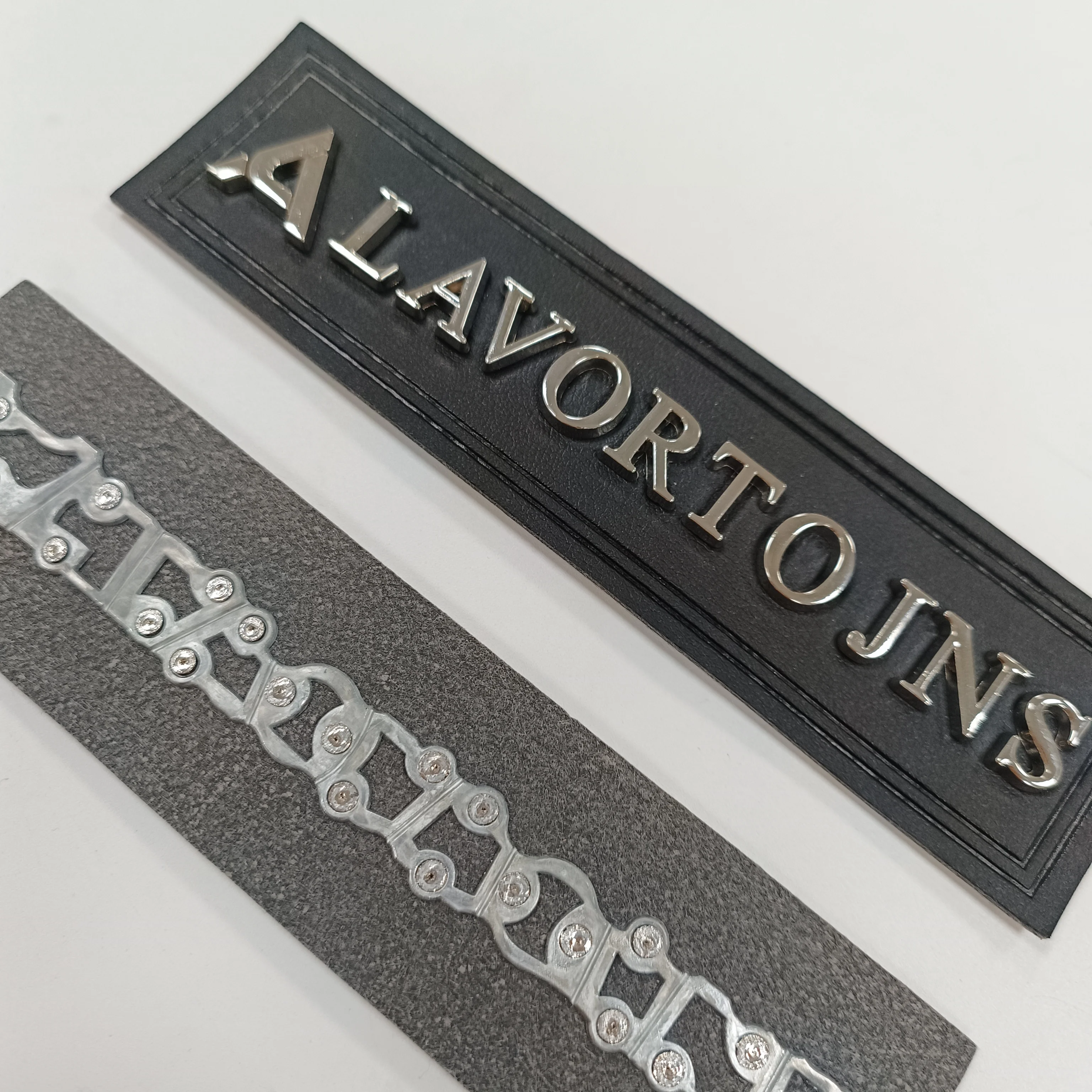 PU label design jacket clothing high-end metal label luggage leather patch silver letter leather logo label