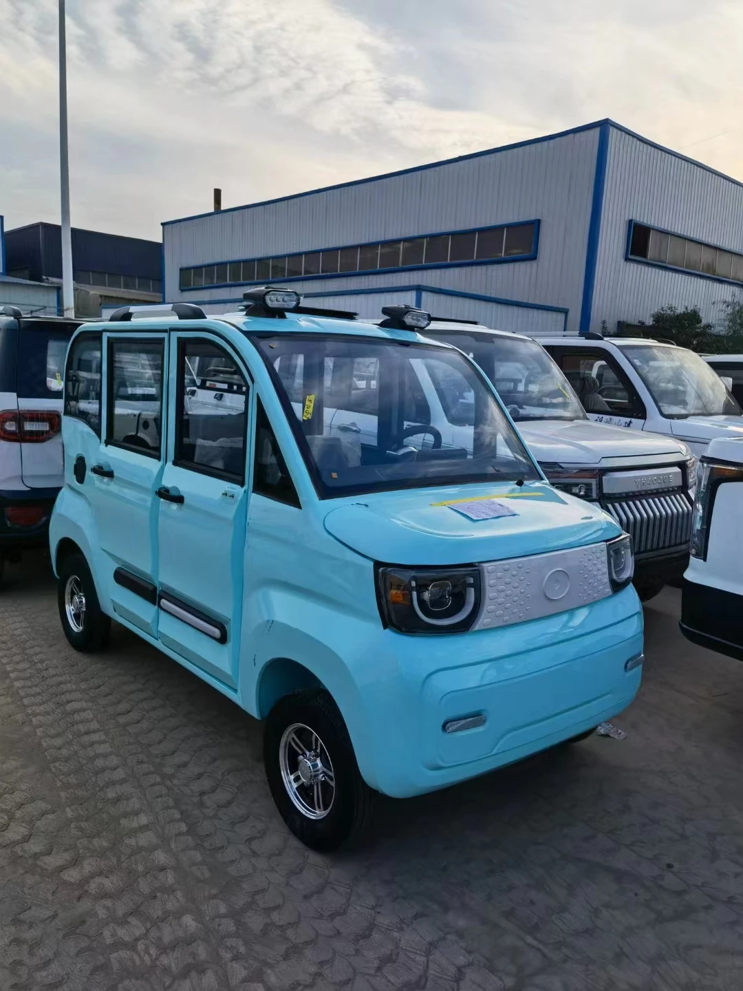 China New Energy Electric vehicle 150km endurance multimedia electric four-wheel vehicle