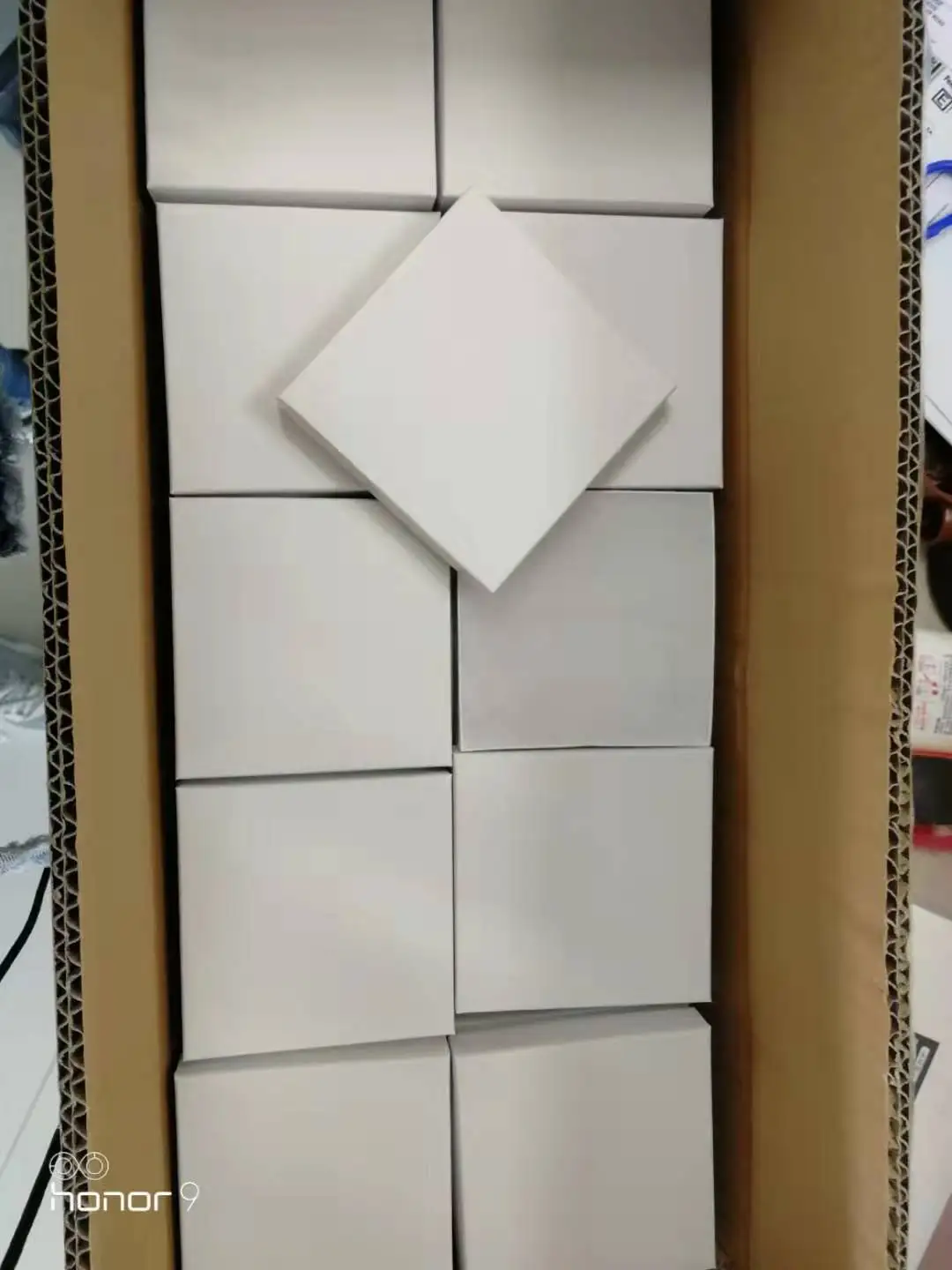 Z33W 3-1/2 x3-1/2 x15/16 50pcs White Swirl Cotton Filled Paper Box Cardboard Bracelet & Ring Box for Jewelry Display Packaging