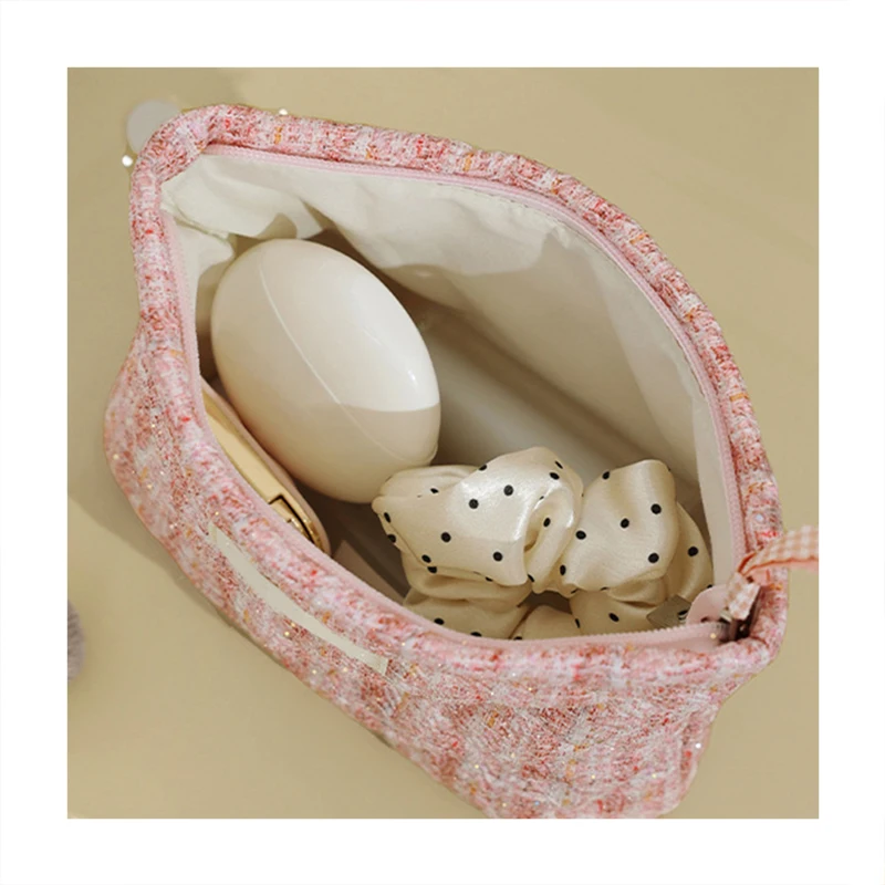 Elegant Shiny Cosmetic Bag Soft Quilted Makeup Bag Custom Logo Cosmetics Organizer Bag for Girls