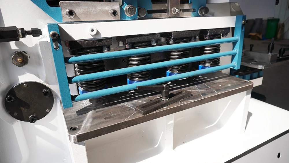 Iron Hydraulic Ironworker Q35y-25 Hydraulic Iron Worker/ironworker Machine Punching And Shearing Machine