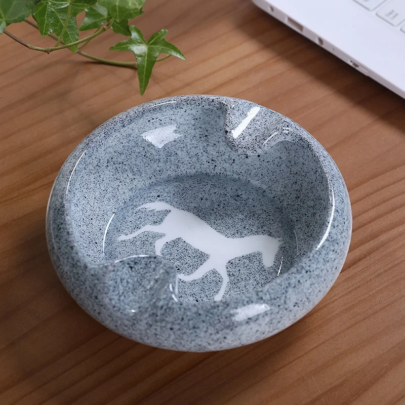 Бесплатный образец Лидер продаж 2 слота глянцевая керамическая пепельница в современном стиле красочные прочные бездымные Бытовые аксессуары для курения