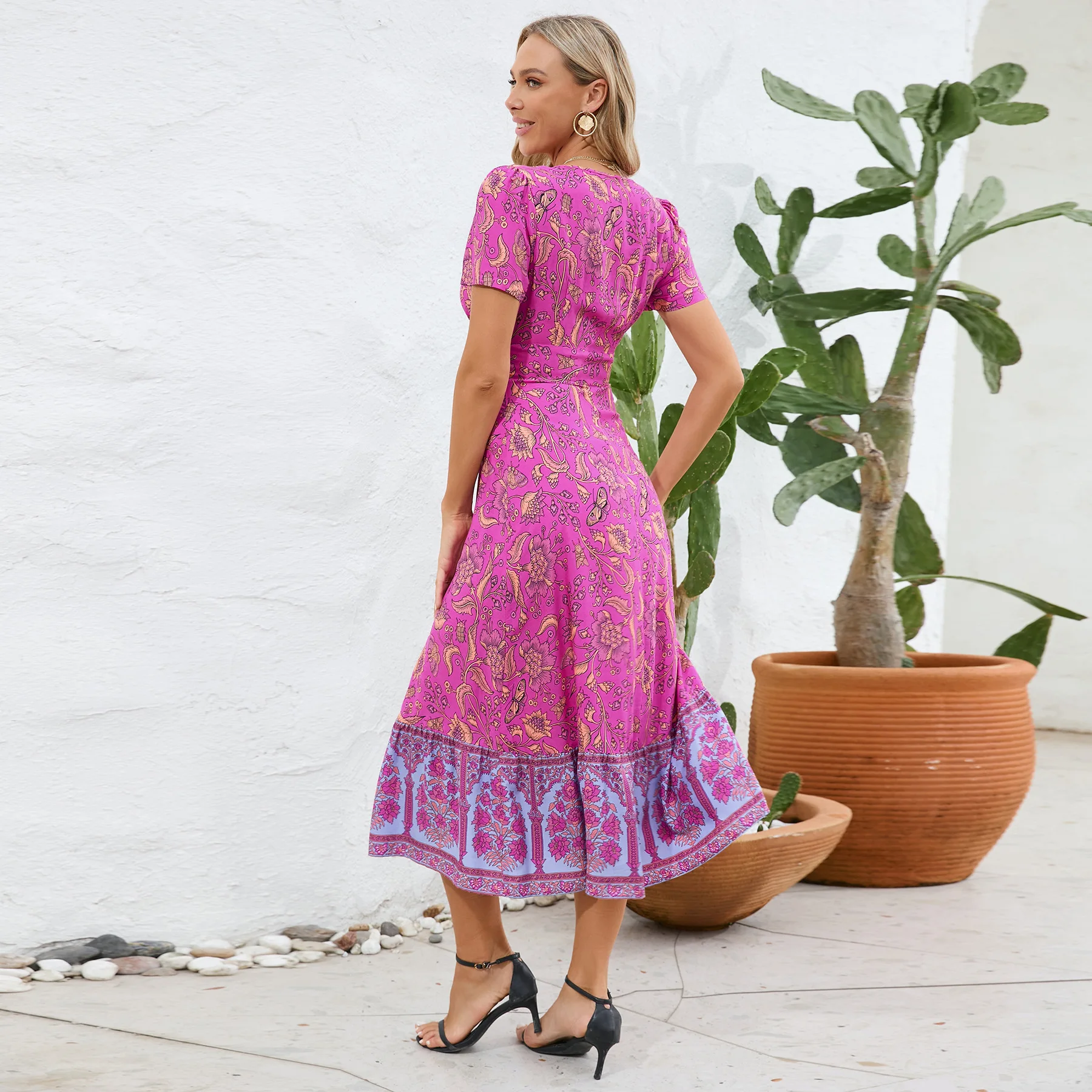 Wholesale sales 2024 summer new short-sleeved V-neck dress Bohemian beach vintage floral dress