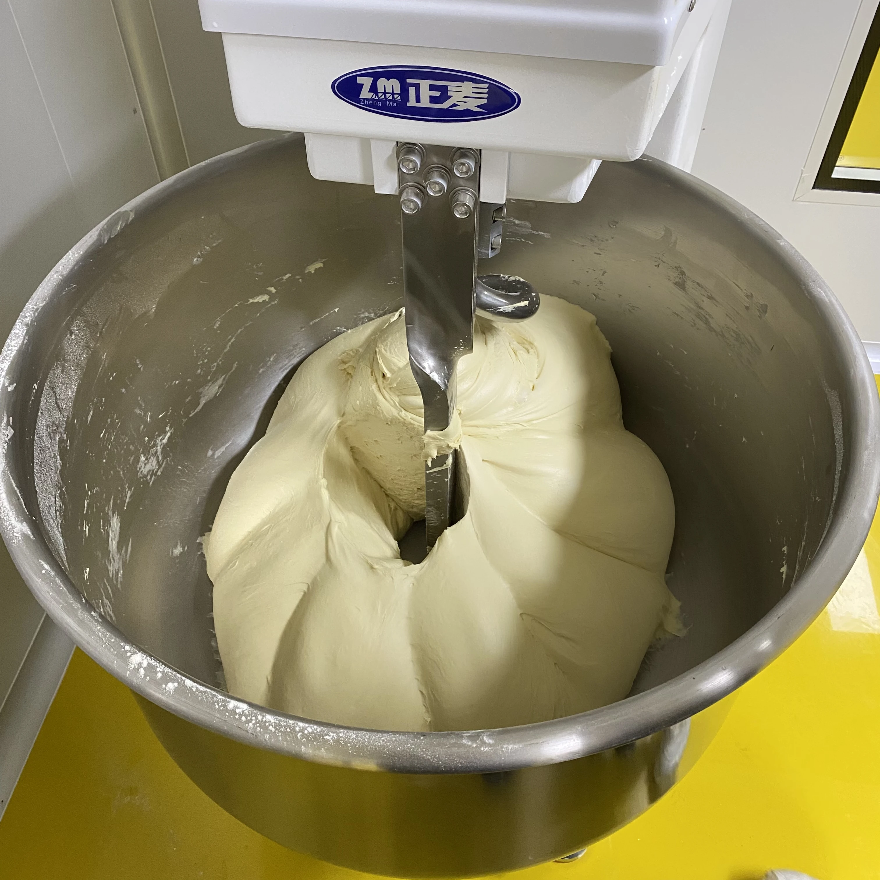 25 kg 50kg 75kg 100kg spiral mixer bread cake making machine spiral pizza dough mixer