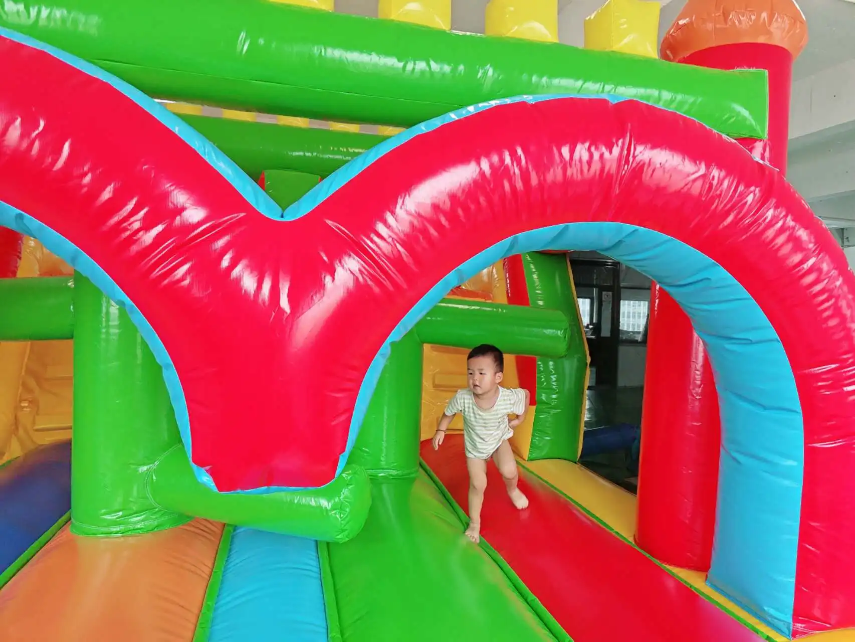 Inflatable rainbow trampoline, inflatable commercial obstacle trampoline, inflatable rental trampoline