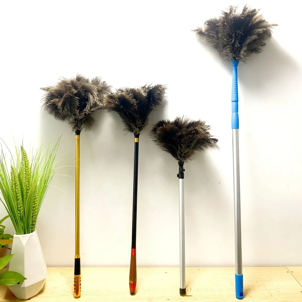 Настраиваемый перо страусиного пера с телескопическими стержнями