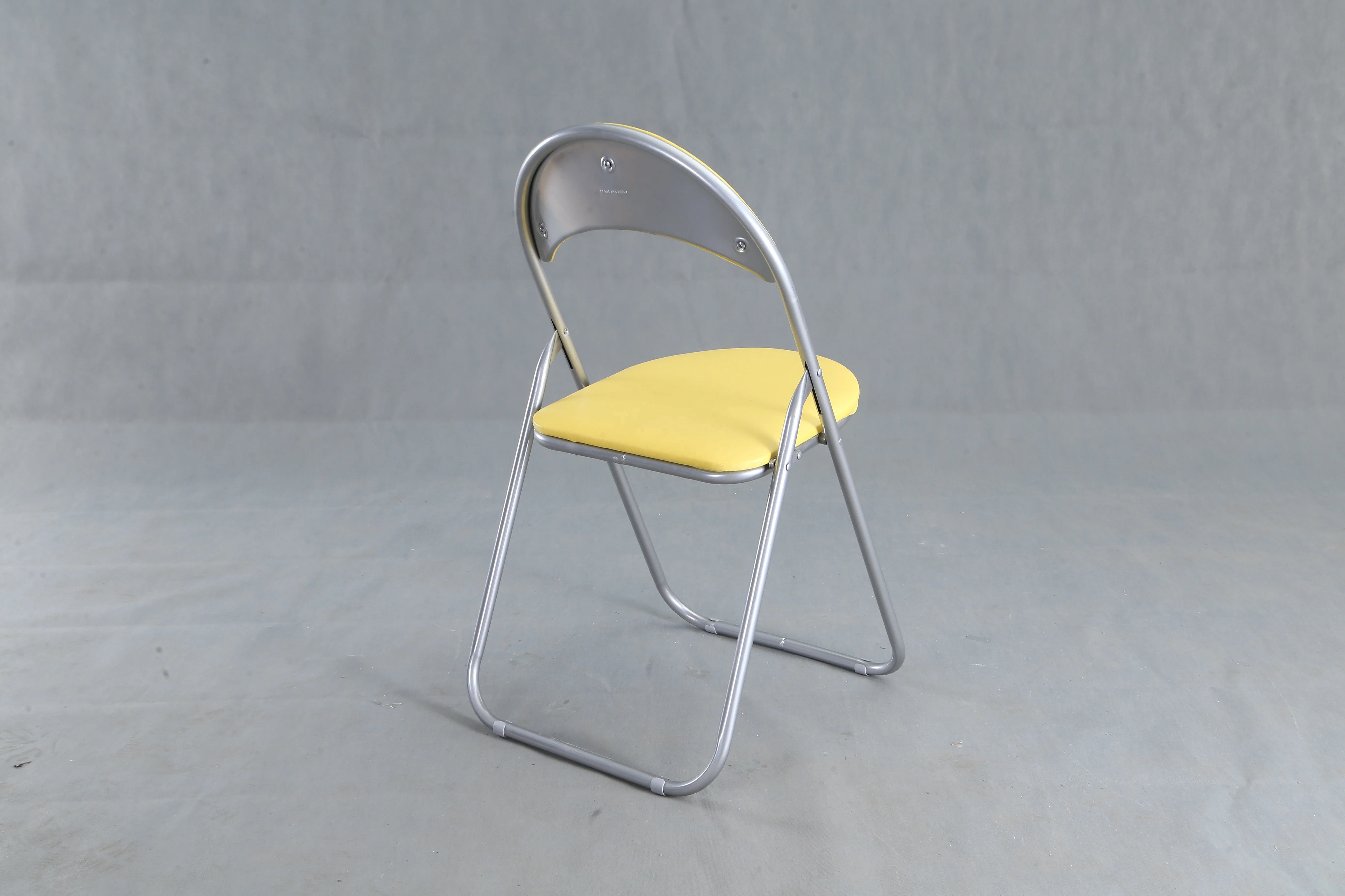 Thrown Legless President Unique Plastic Table Red Gubi Rocking Outdoor Love Sofa Wood Lounge For Babies Chair With Arm