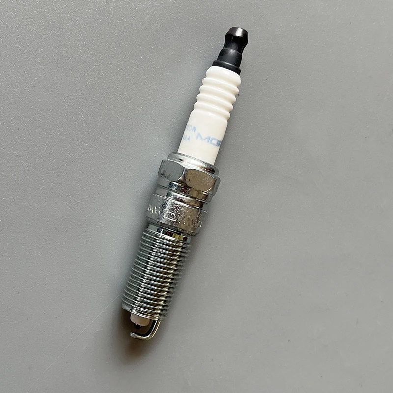 68303929AA Original Spark Plug For 00-06 Chrysler 300 Concorde Sebring 2.7 3.5 SP0RE10PM5