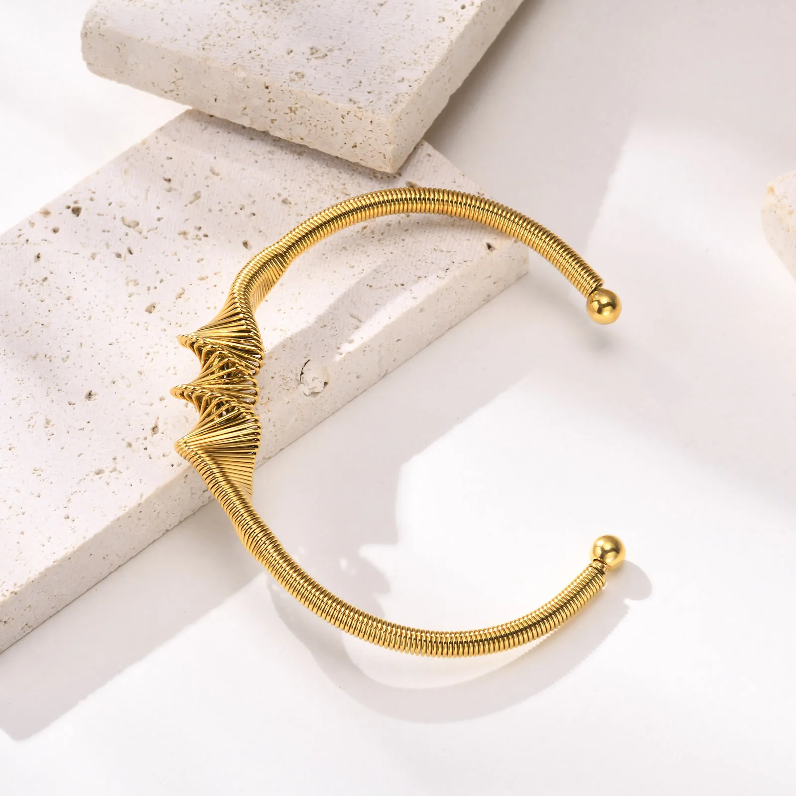 BG011 Statement Bangle 18K Gold Plated Stainless Steel Egyptian Bracelet Waterproof Tarnish Free Twist Wire Cuff Bangle