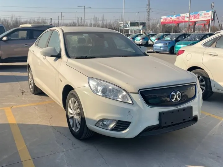 Chinese New Energy Advanced Configutationg Cars BAIC EU400 2017 ev sedan Car
