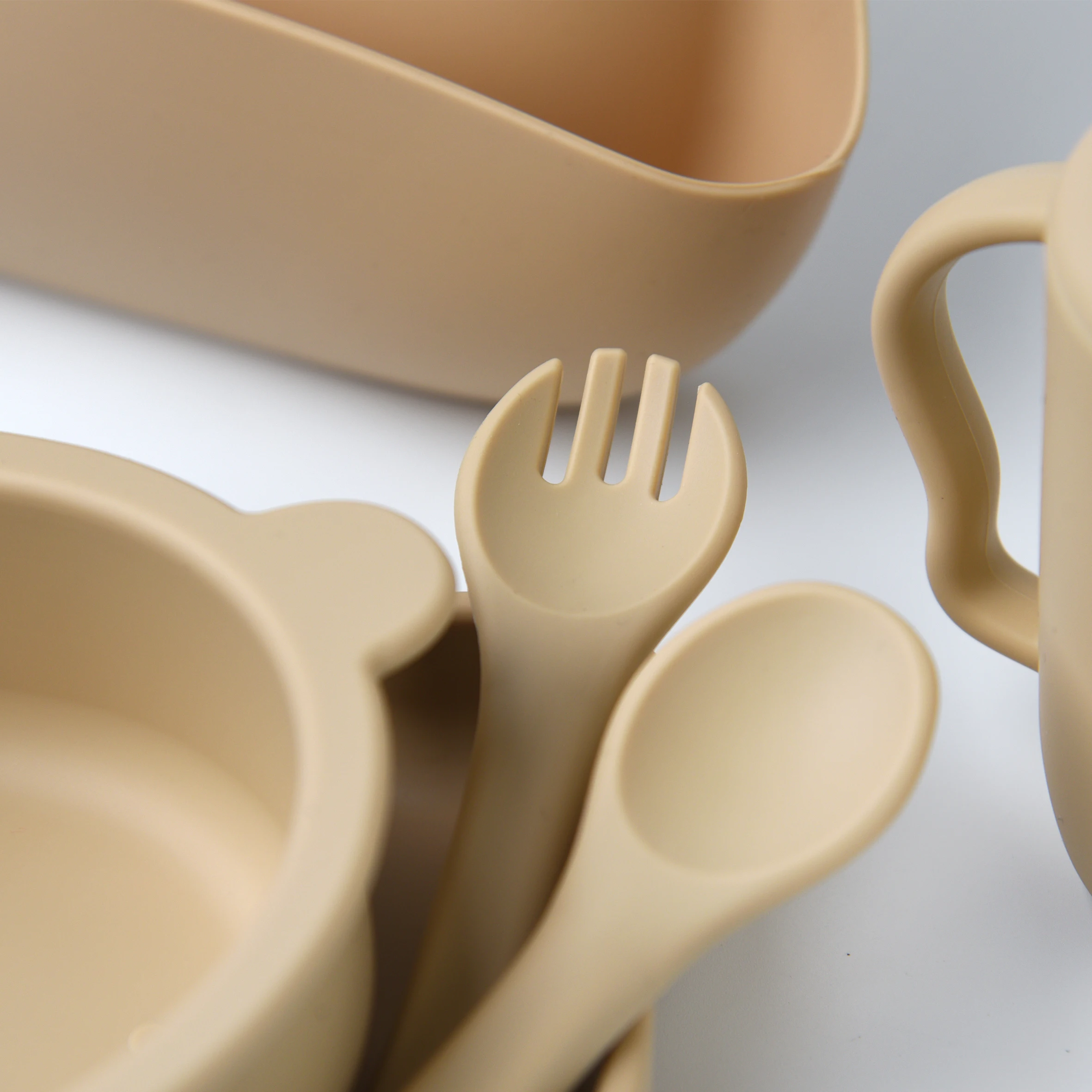 YLA Wholesale Silicone Dinner Plate Set Bear Style Plate Bowl Spoon And Silicone Bib Sets For Babies