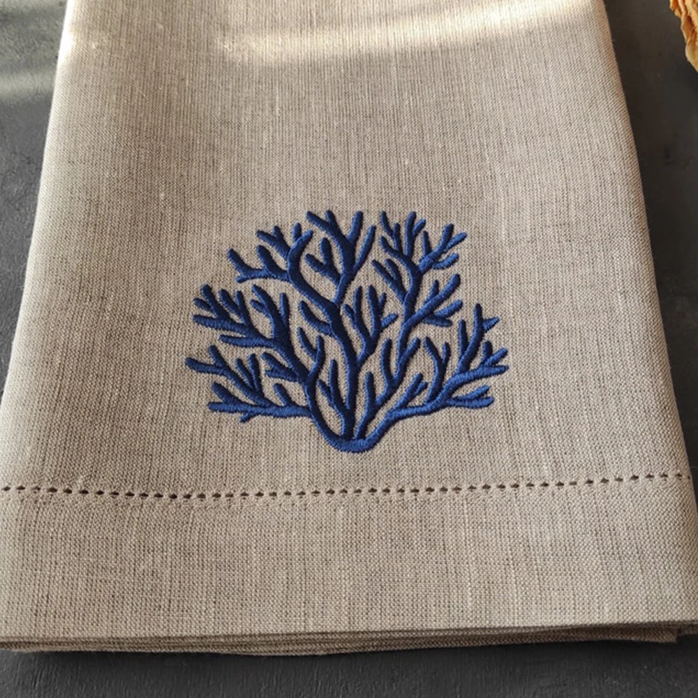 Wholesale Classic Customized pattern tablecloth for Dining tassel wedding hemstitch Embroidery linen Napkins for hotel