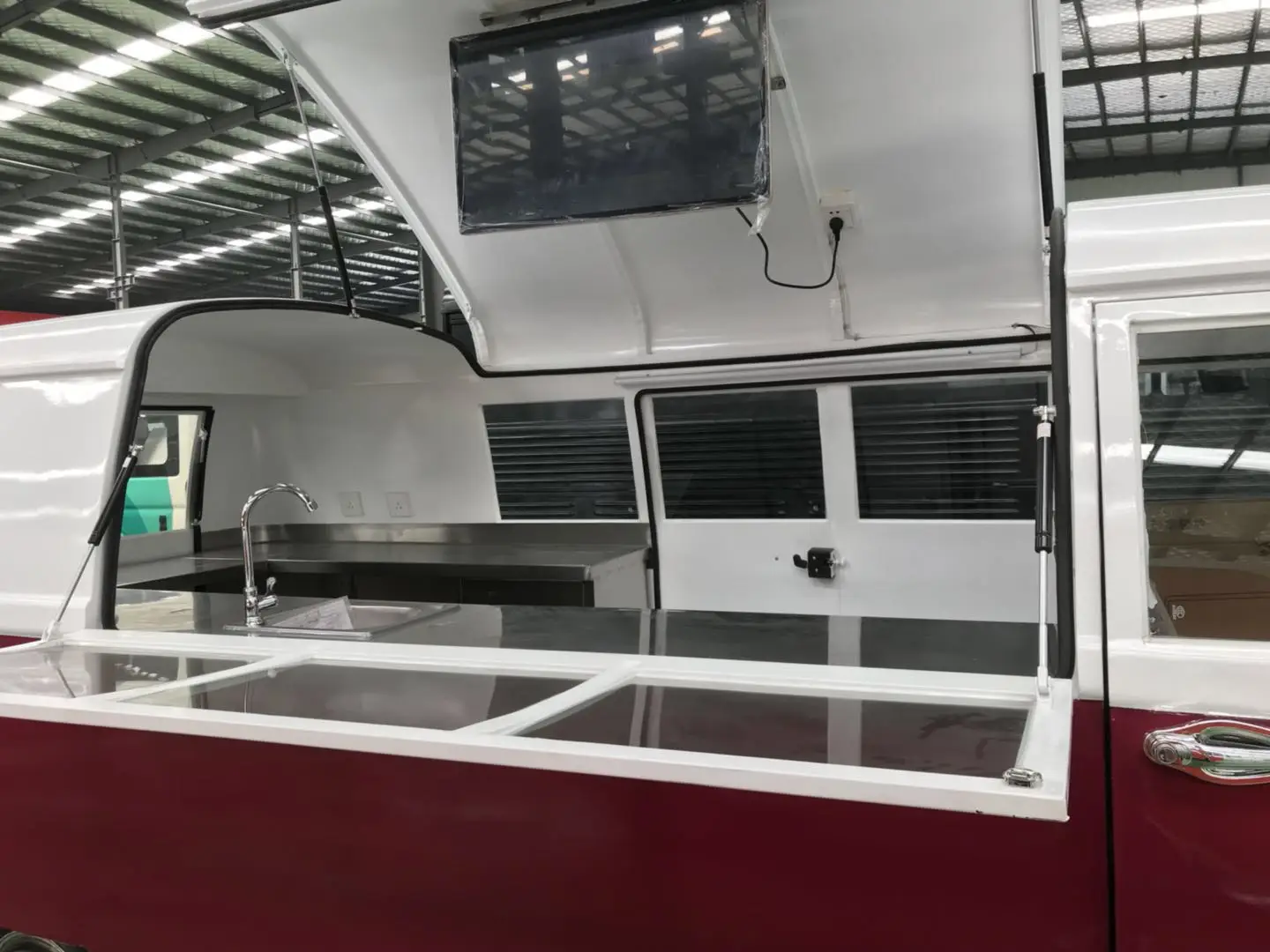 
Latest fiber glass mobile food truck with customized inside ice cream/hot dog food trailer mobile fast food truck 