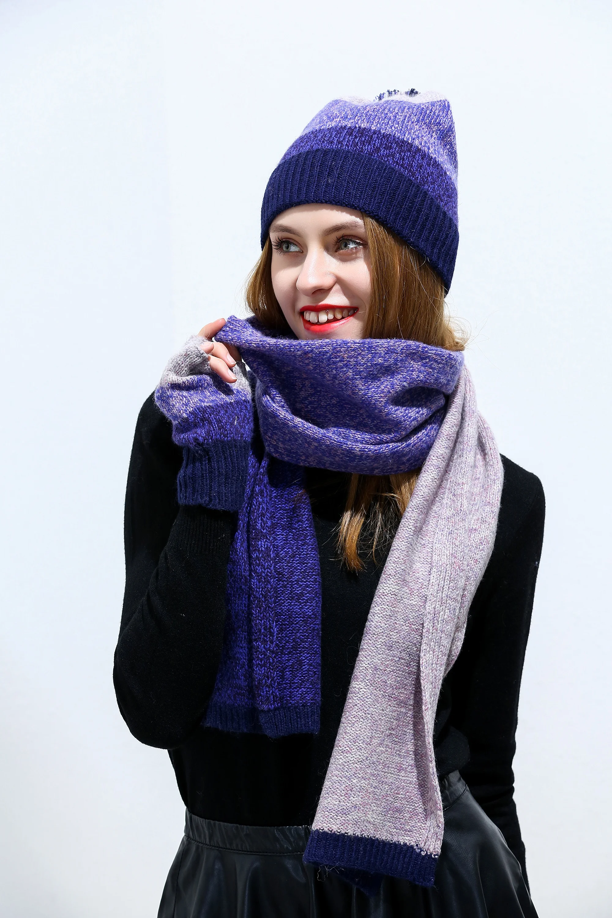 
2019 Women Scarf gloves Hat Set Knitted Wool Lambswool man unisex Scarves hat Tippet Gloves With beanie Hats For Winter autumn 