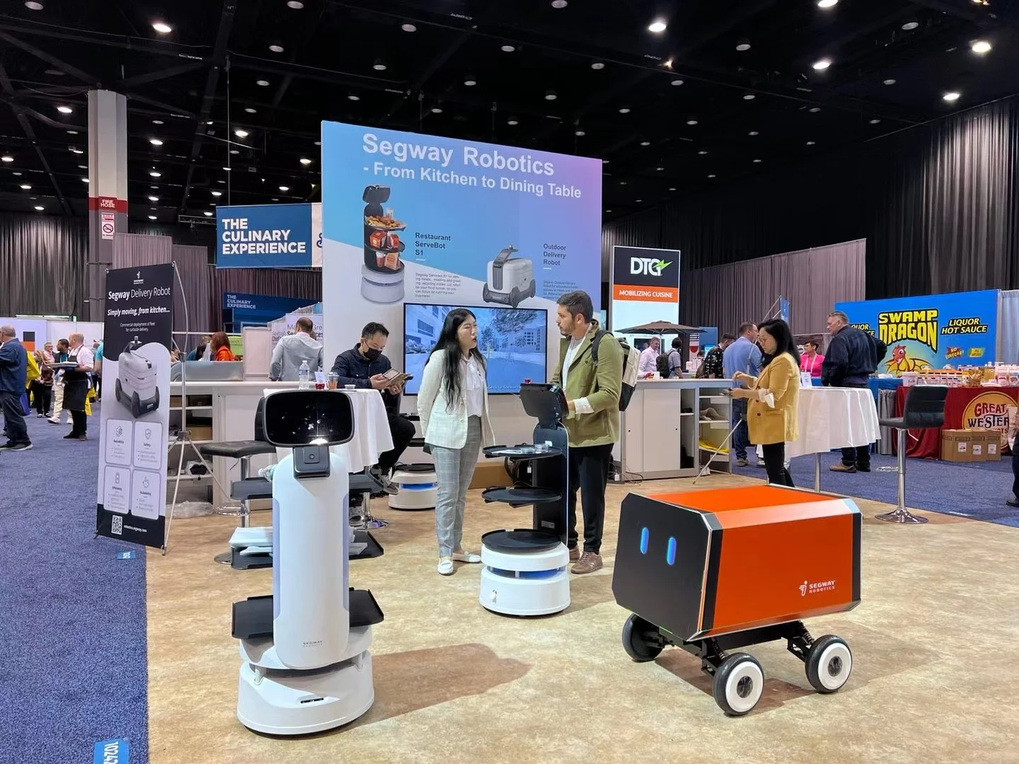 Segway food delivery robot smart robotic catering service waiter for restaurant coffee shop hotel and fast food shop