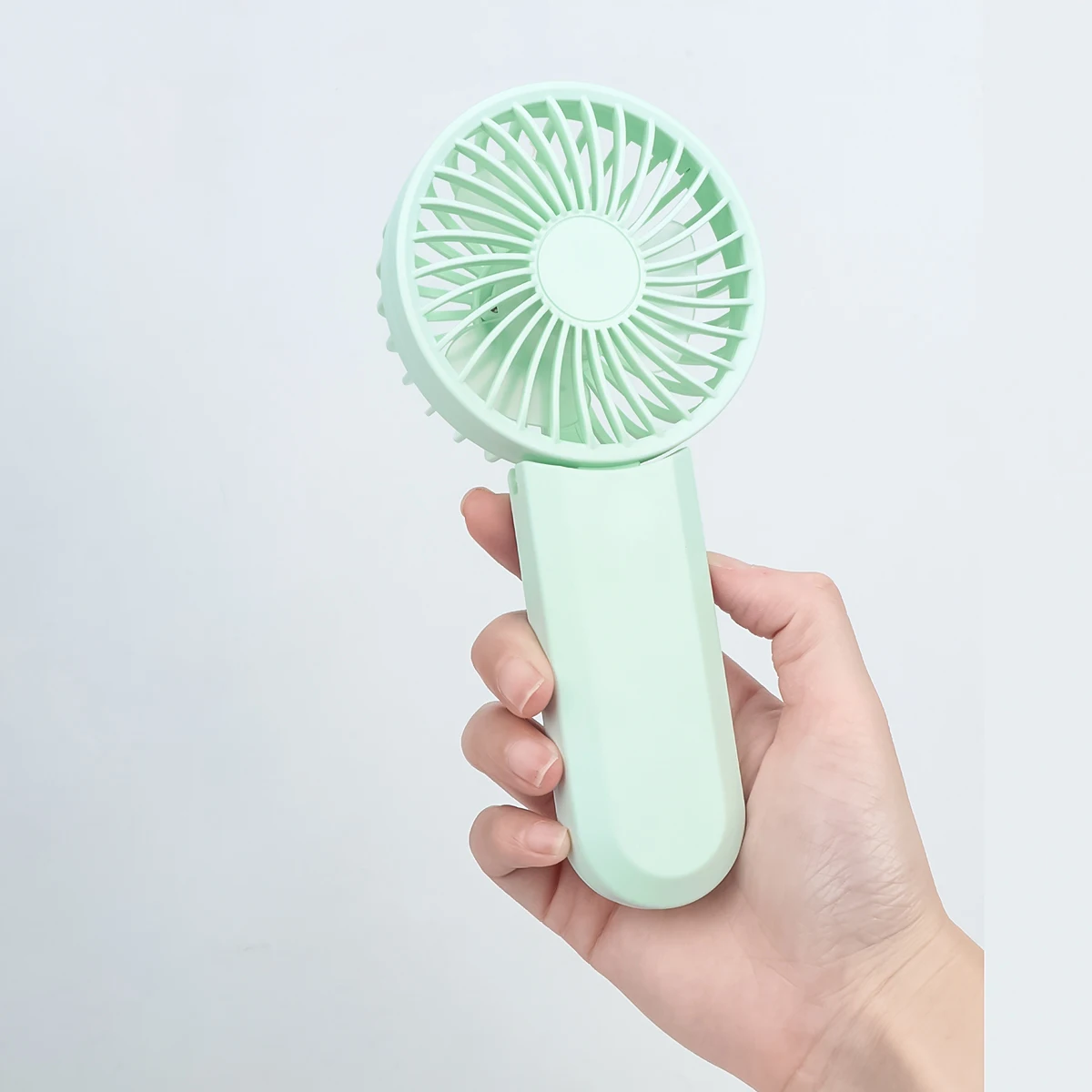 new arrival dry battery powered neck hanging fan sport fan low price mini fan