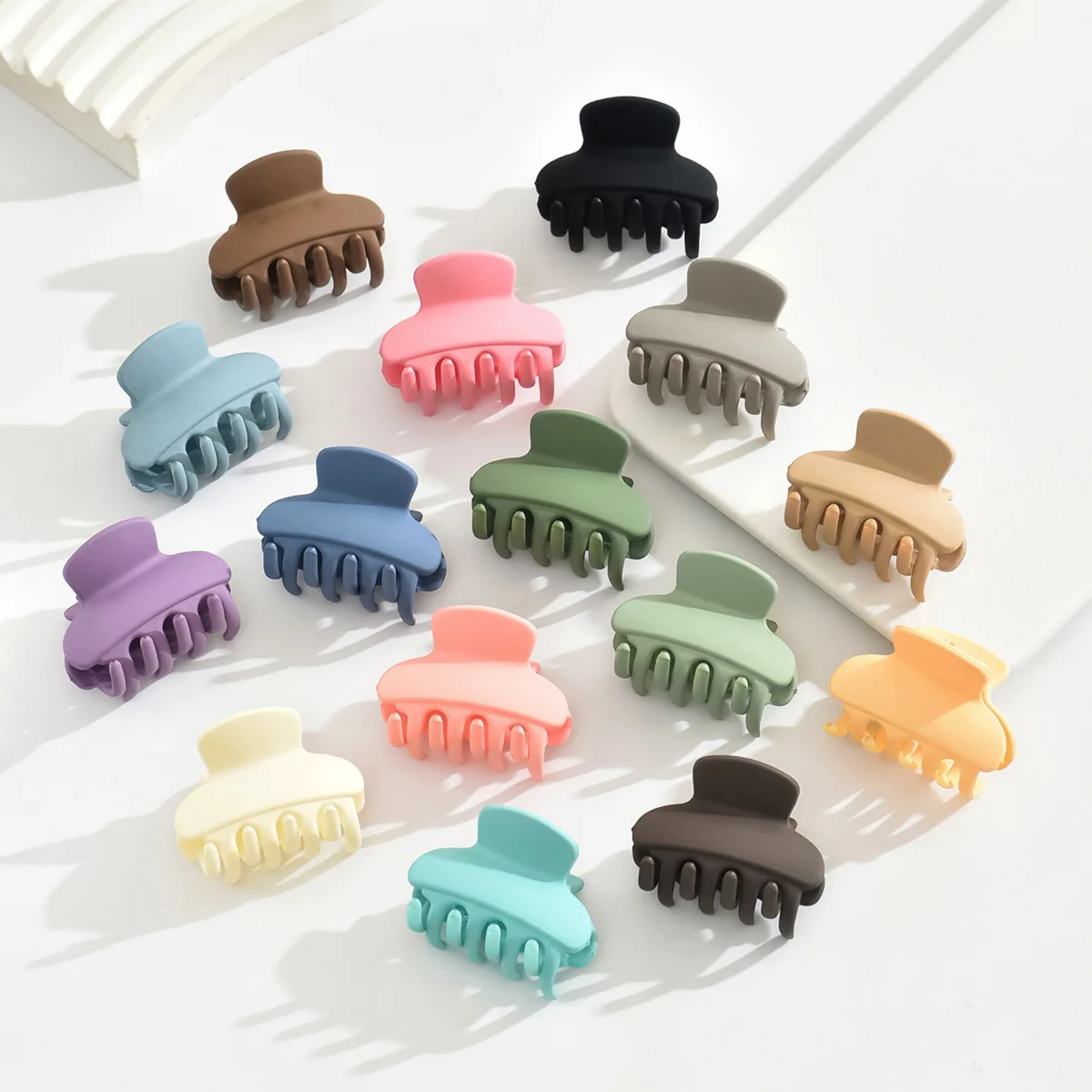 Wowei 4.5cm Solid Color Frosted Solid Color Plastic Puffy Mini Claw Clips Shark Clip for Women Girls Hair Accessories