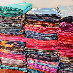 Keqiao Wholesale Cotton Polyester Bed Sheet Stocks Fabric Woven Printed Material Sheeting