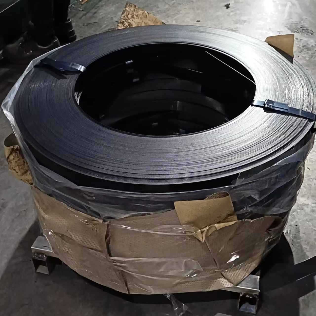 good quality blue steel ribbon color coated package paint metal black strapping steel coil clip
