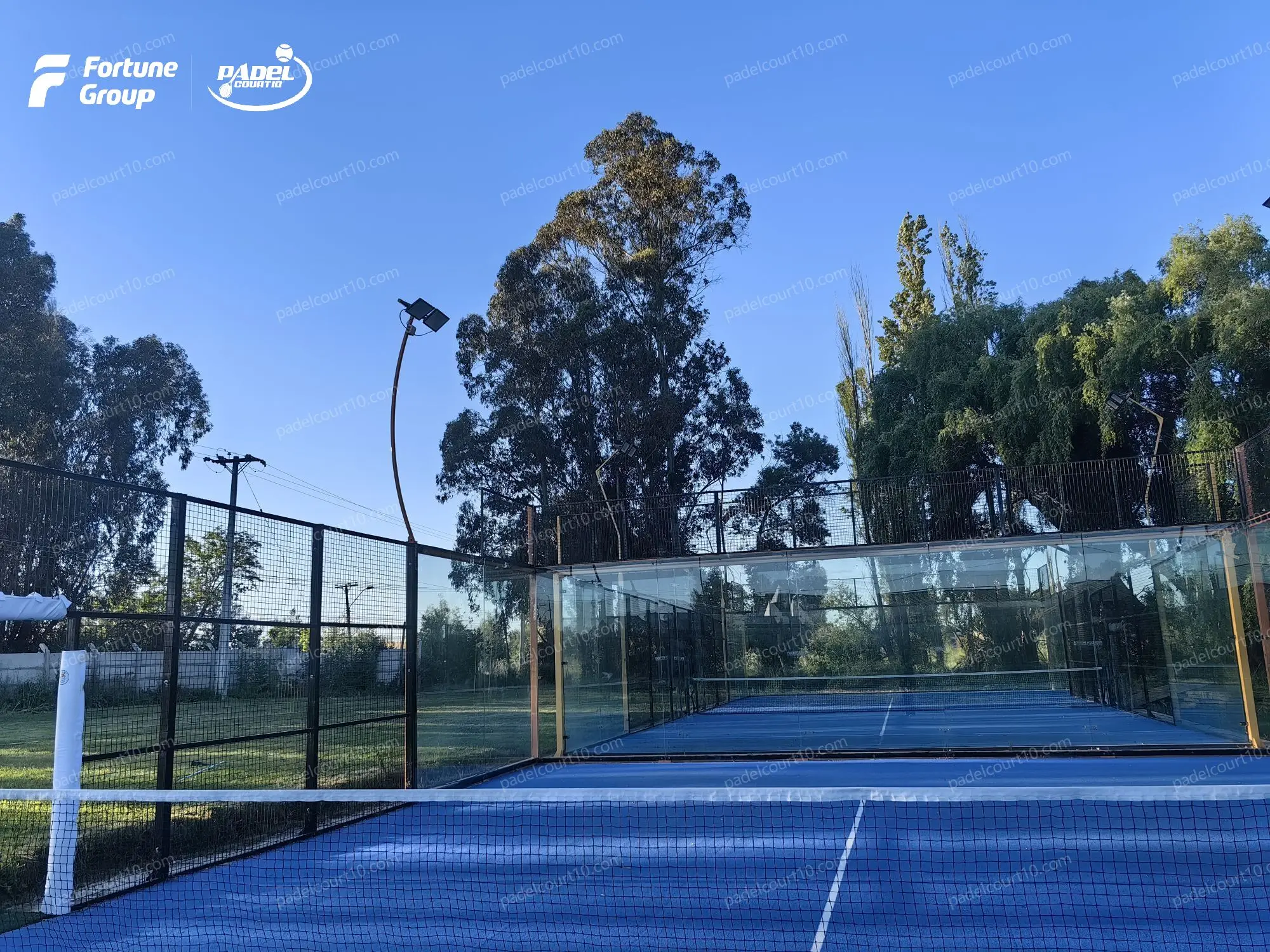 Спортивный клуб Профессиональный панорамный Padel Court с высококачественным искусственным покрытием из искусственной травы