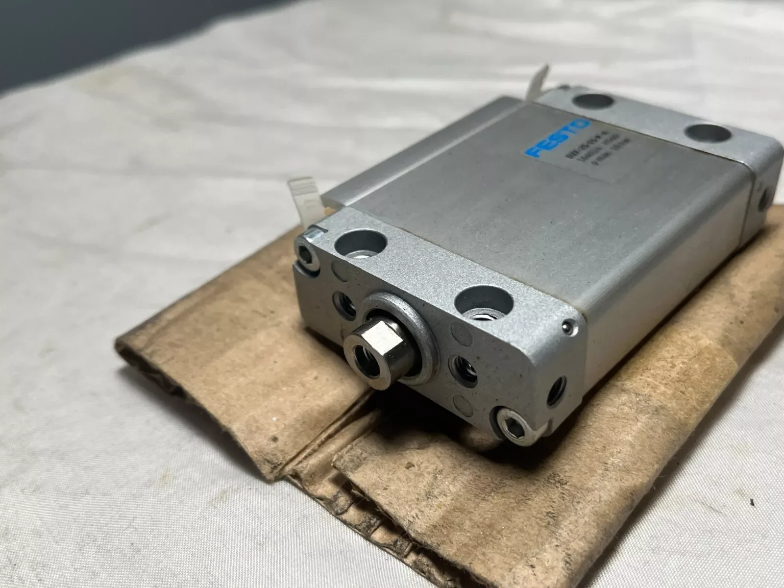 New  cylinder DZF-25-15-P-A 164024