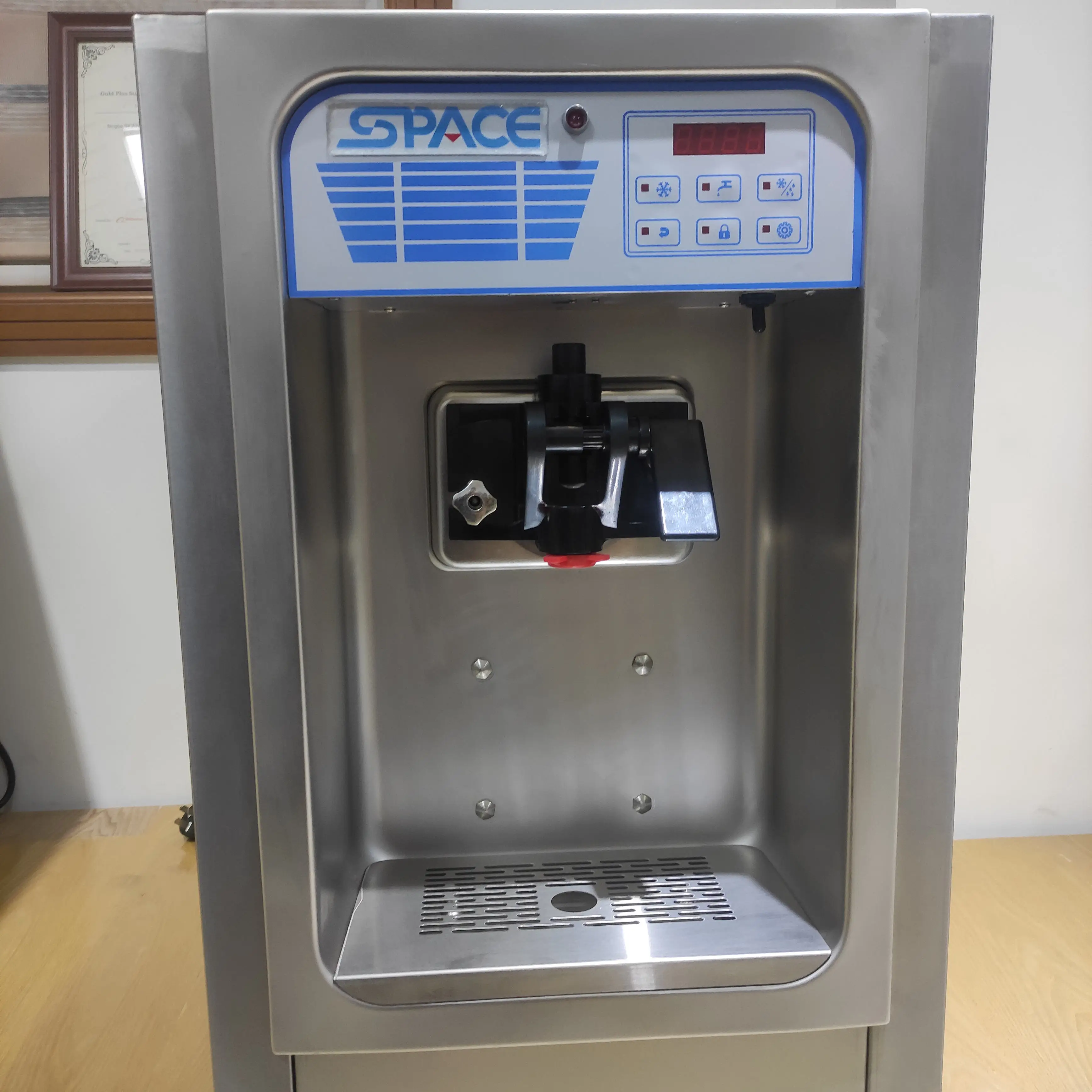 CE ETL approved one nozzle soft serve ice cream making machine Italy frozen yogurt maker