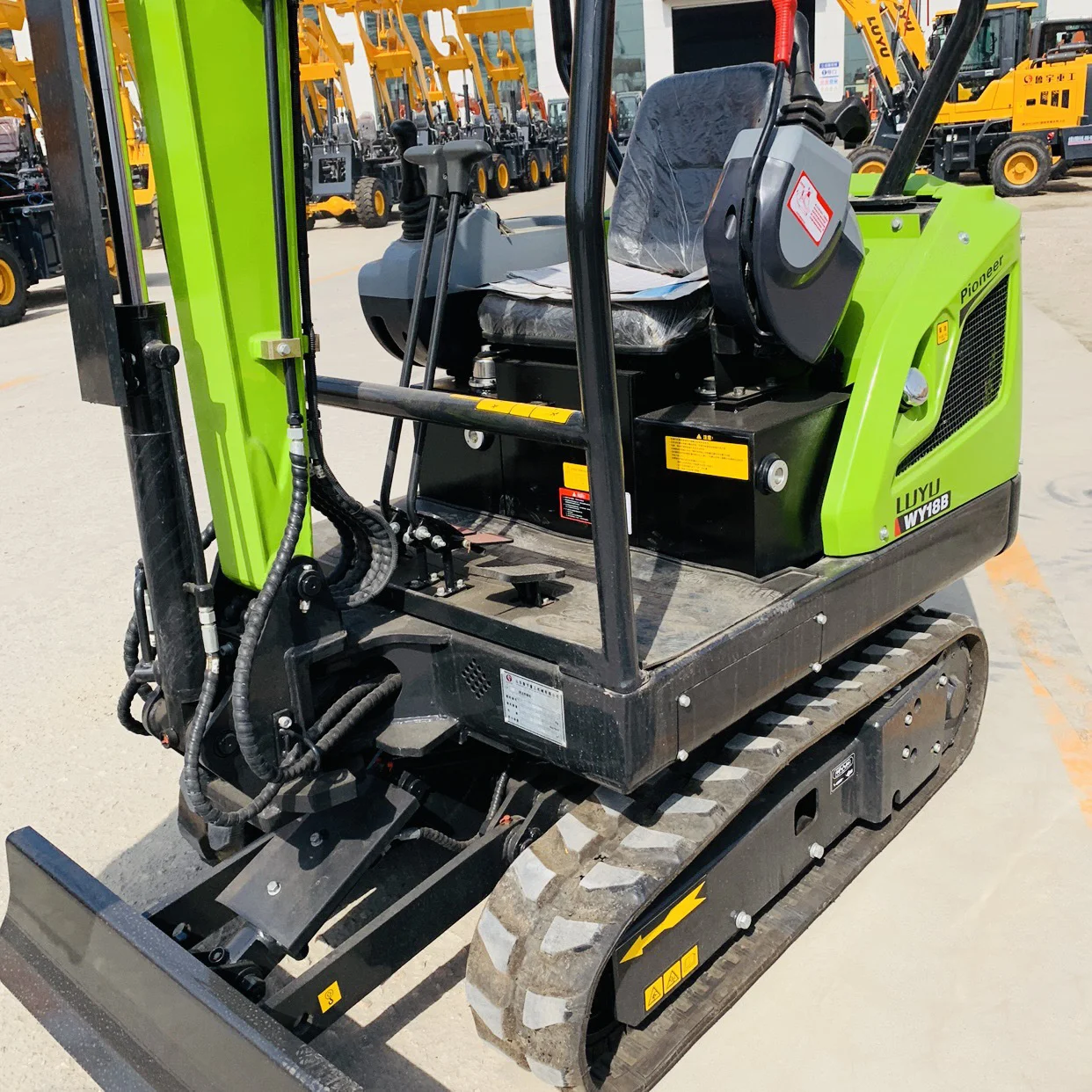 Best Price 1.8 Ton Mini Hydraulic Agricultural Digger Excavator with Free Shipping Engine and Pump Core Components Included