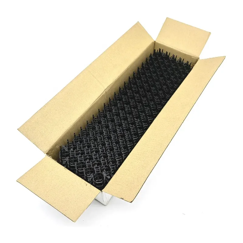 DYS OEM ODM Ecofriendly Plastic Cat Spike Mat Outdoor Indoor Cat Spike Dog Cat Repellent Scat Mat