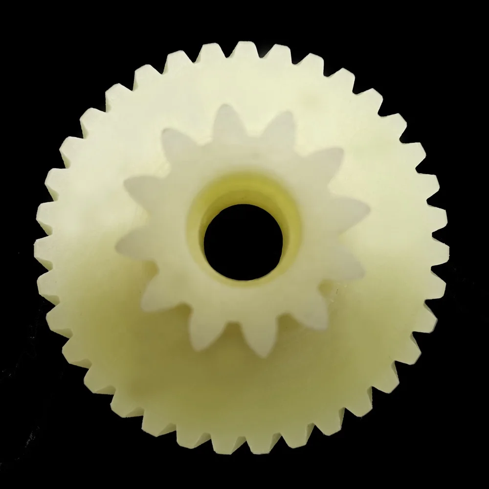DongGuan manufacture wide varieties plastic small spur gear pinion