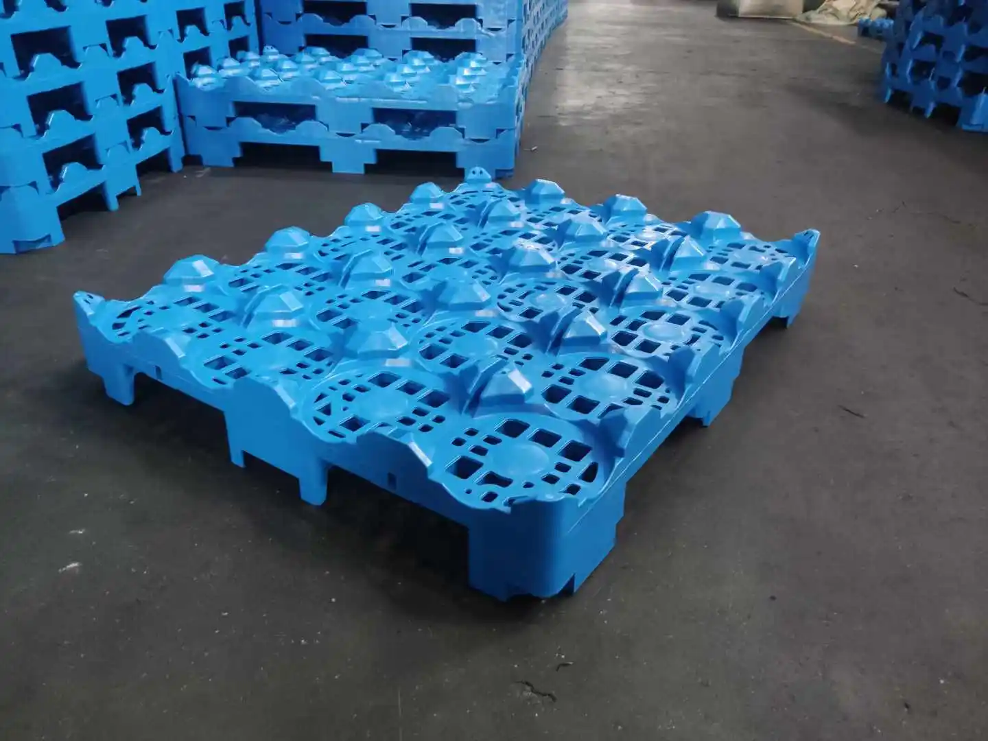 20 Bottles 5 Gallon Water Bottles HDPE Plastic Pallets
