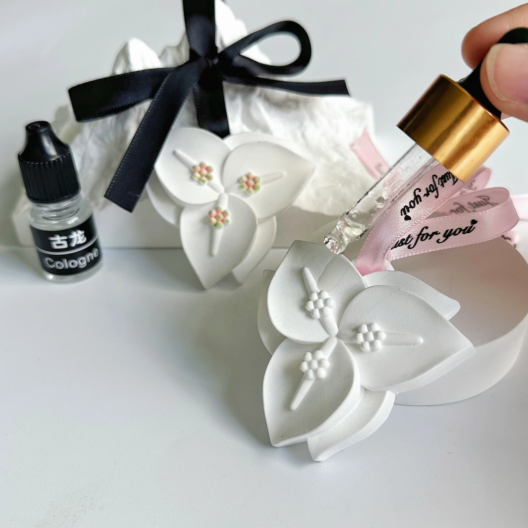 OEM Customized Logo Hanging Aromatherapy Ceramic Perfume Plaster Stone Home Fragrance Diffuser Car Air Freshener
