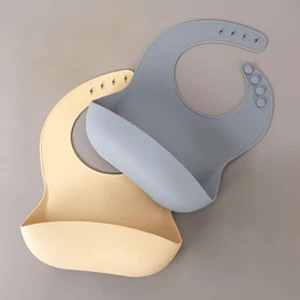 BPA Free Waterproof Silicone Bib With Food Catcher Wholesale Feeding Supplies Baby Silicone Bibs