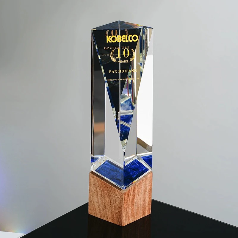 High Quality Wood Base Trophys Clear Crystal Glass Trophy Award With Laser Engraved Logo Letters Custom