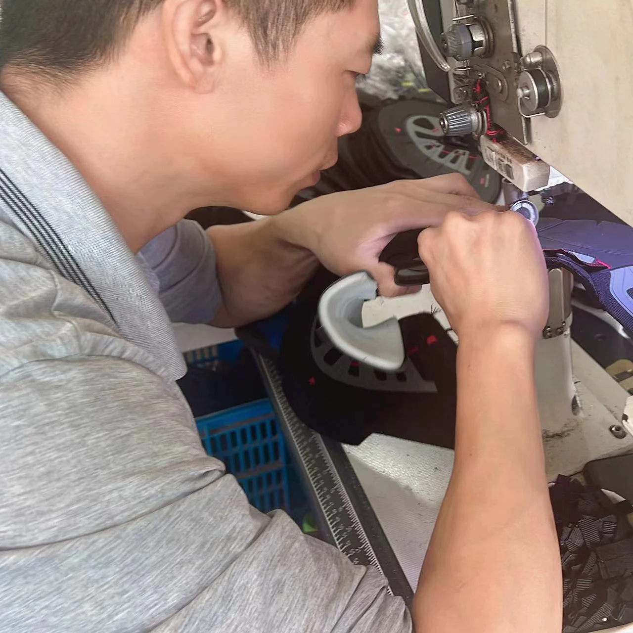 Rain Water Athletic Climbing Boots Women Mens Custom Light Weight Waterproof Outdoor Hiking Shoes Summer