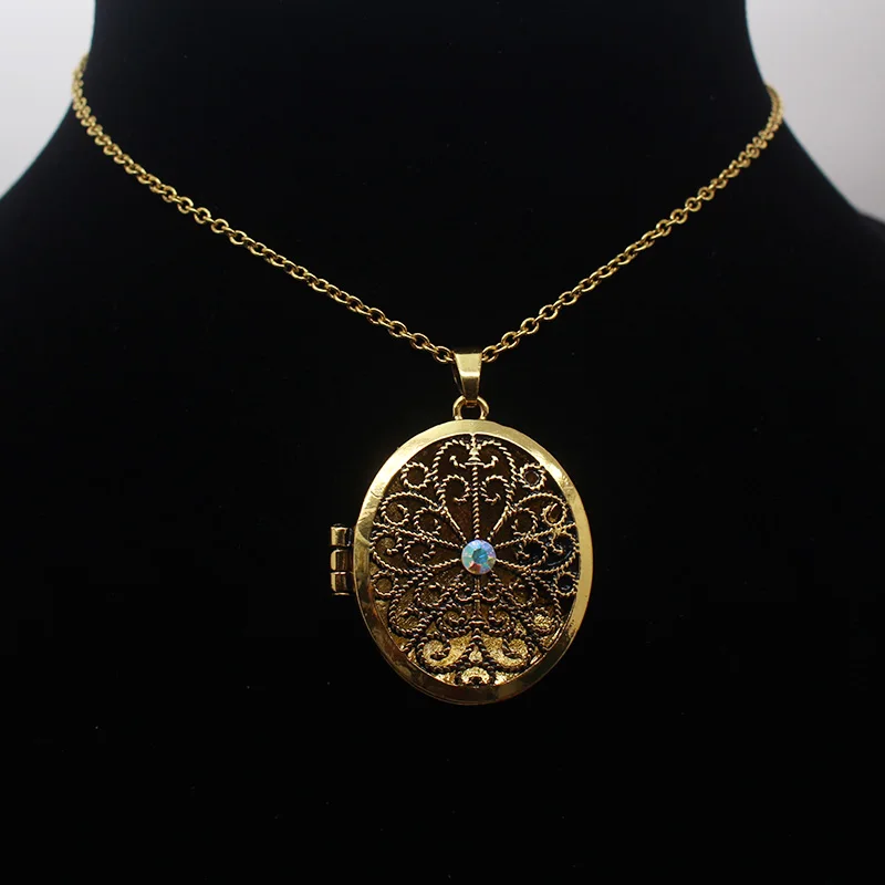 Antique Gold Colored Rhinestone Photo Hollow Out Locket Magnetic Open Chain Necklace Pendant