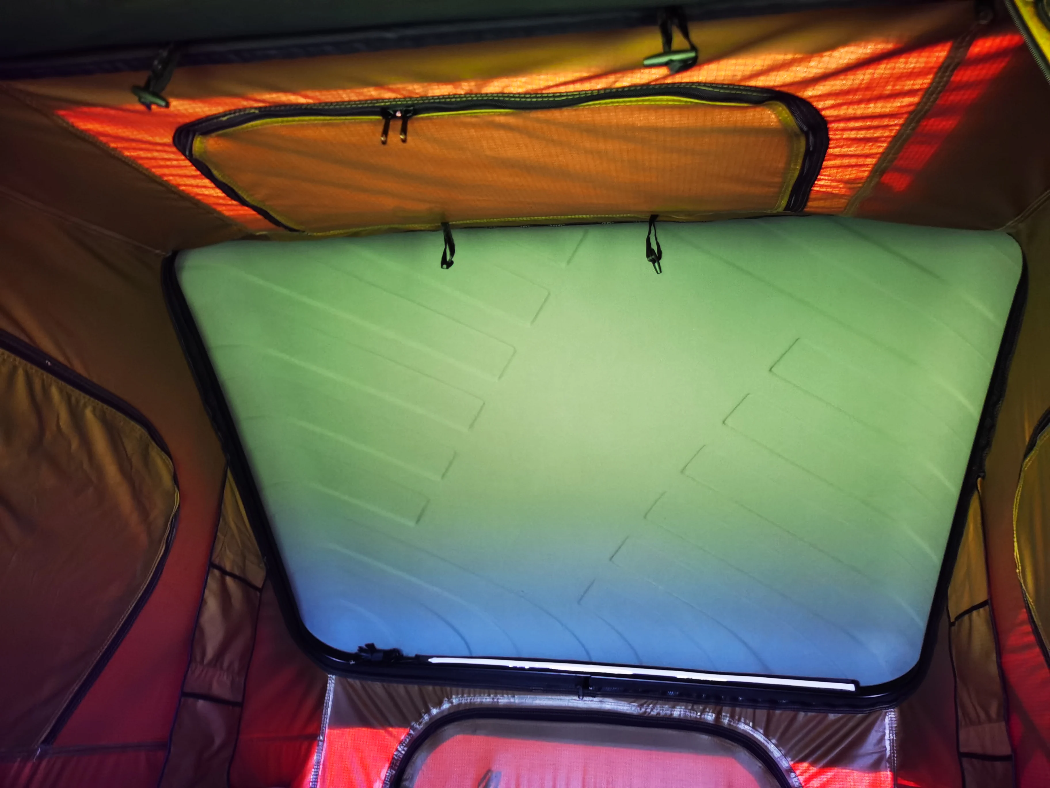 2024 New Design Maggiolina 4wd 4 Person ABS Hard Shell Roof Top Tent for Sale