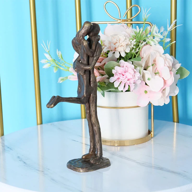 Iron Custom Antique  Crafts Decoration Souvenirs Gift Romantic Couple Sculpture Great Gift for Weddings, Anniversary
