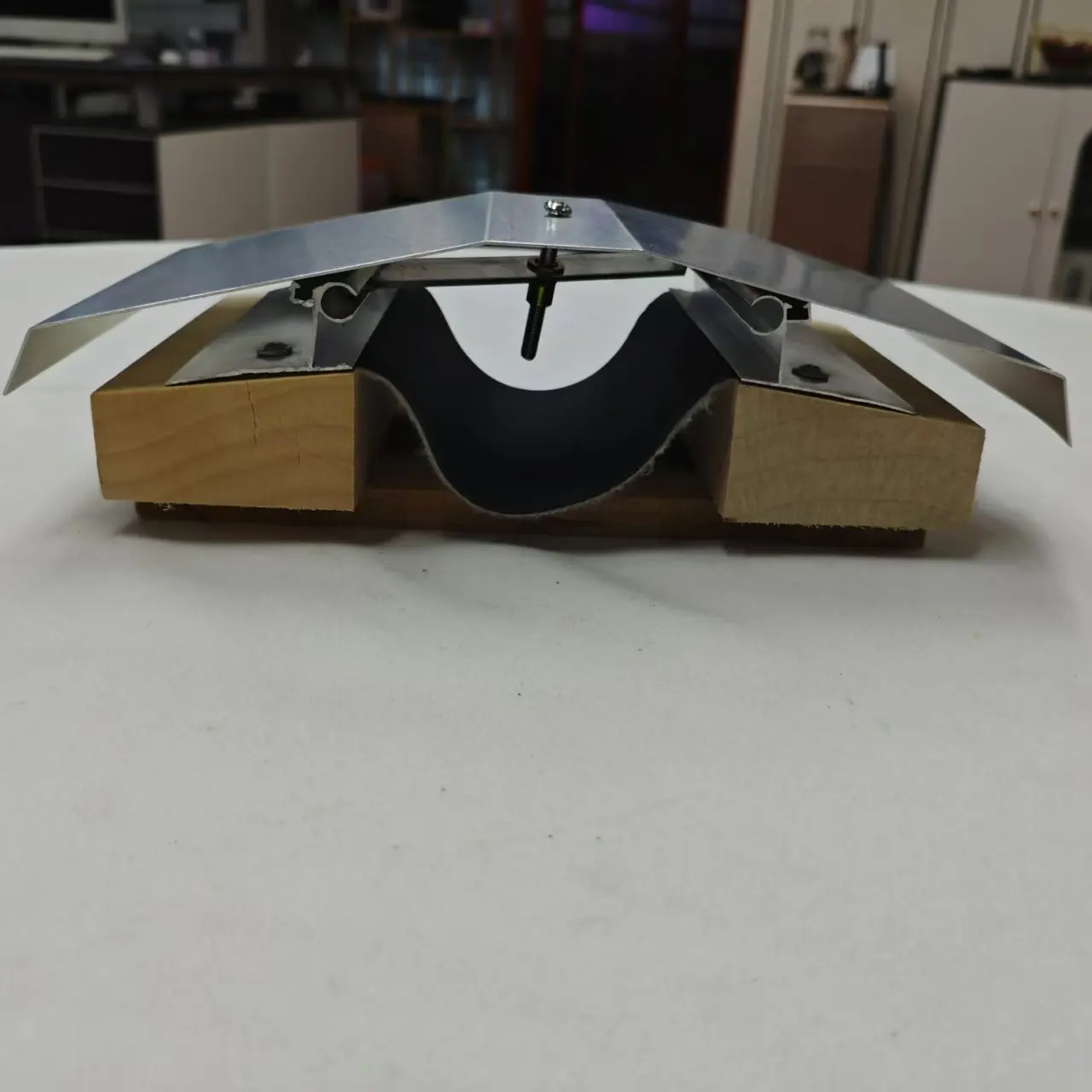 Watertight Extruded Anodised Aluminum Roof Expansion Joint Cover for Building Materials