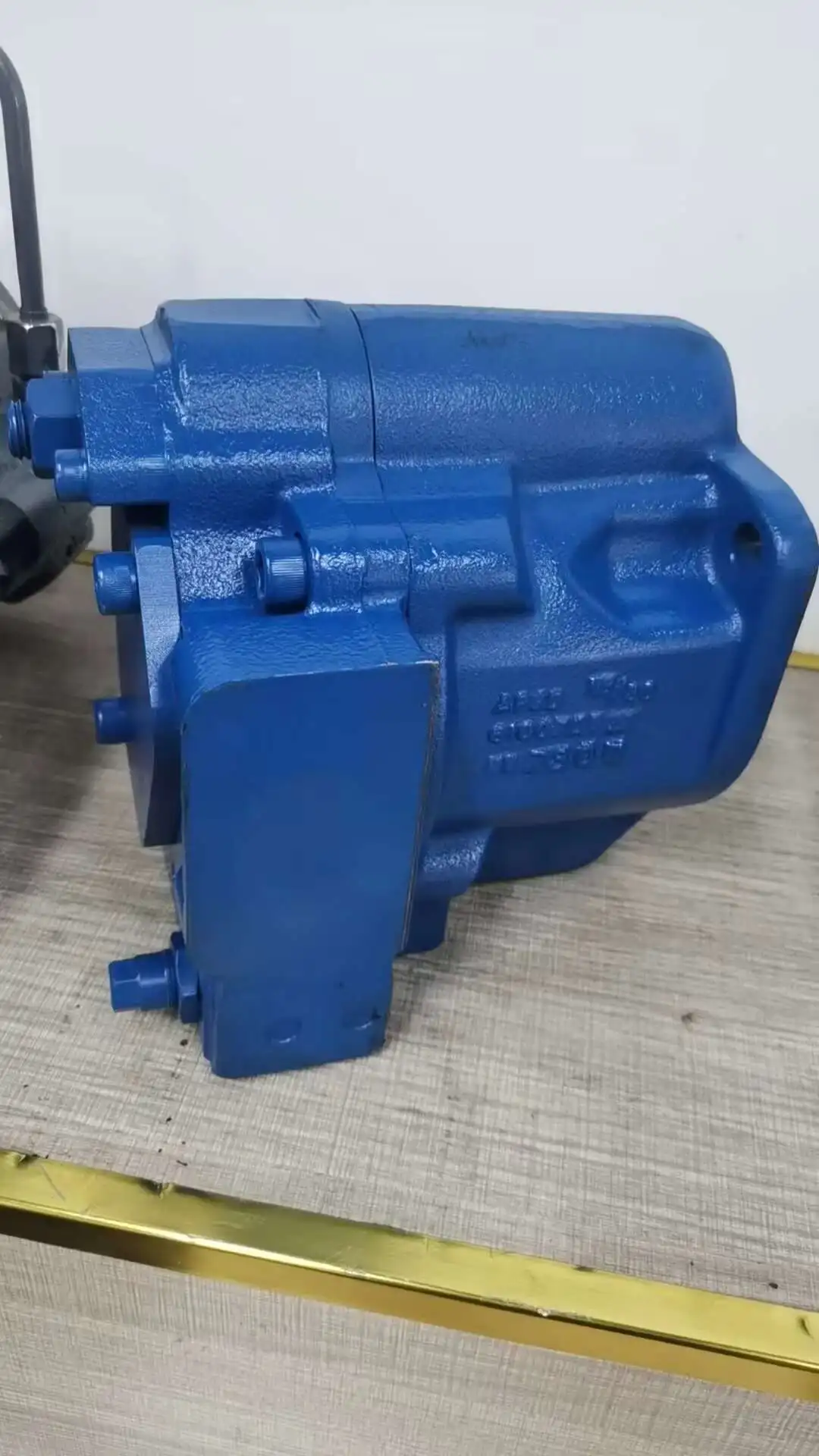 Excavator Parts AP2D18LV AP2D18 Pump 331 331E Hydraulic Pump For Bobcat 331E Pump