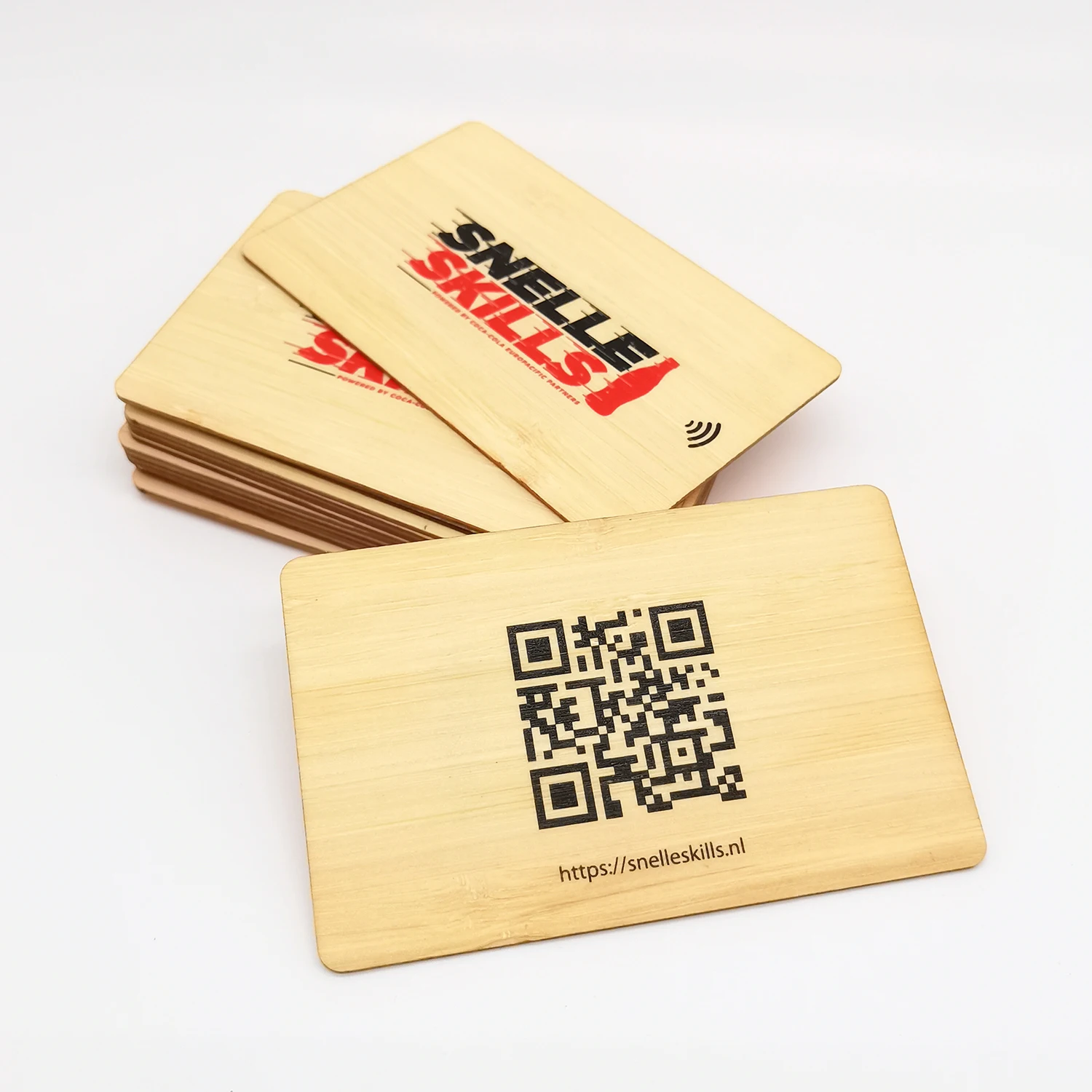 WOOD NFC BUSINESS CARD WITH UNIQUE QR CODE