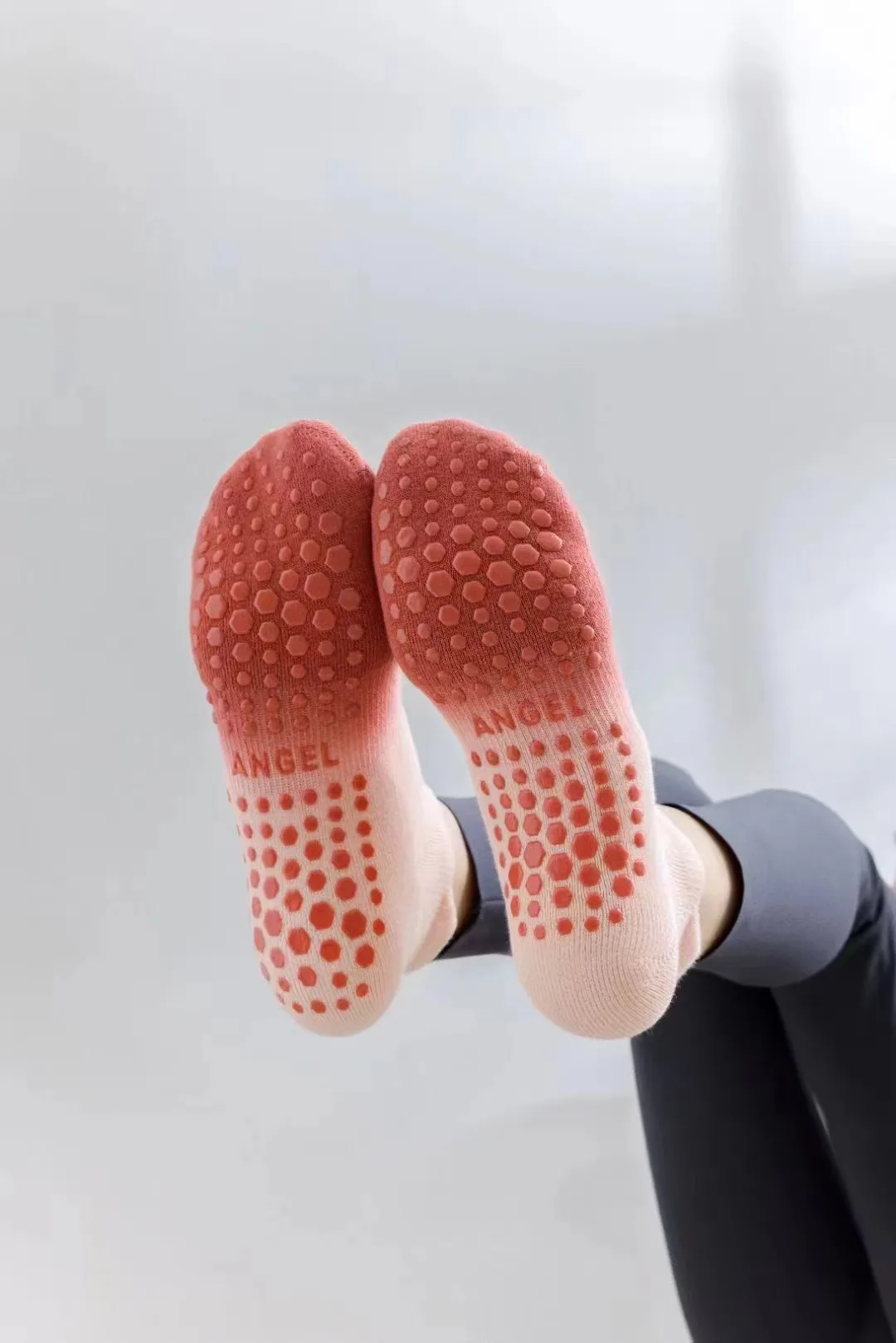 wholesale Anti Slip Non Skid Barre Yoga Pilates Hospital cotton custom Socks with grips for Women