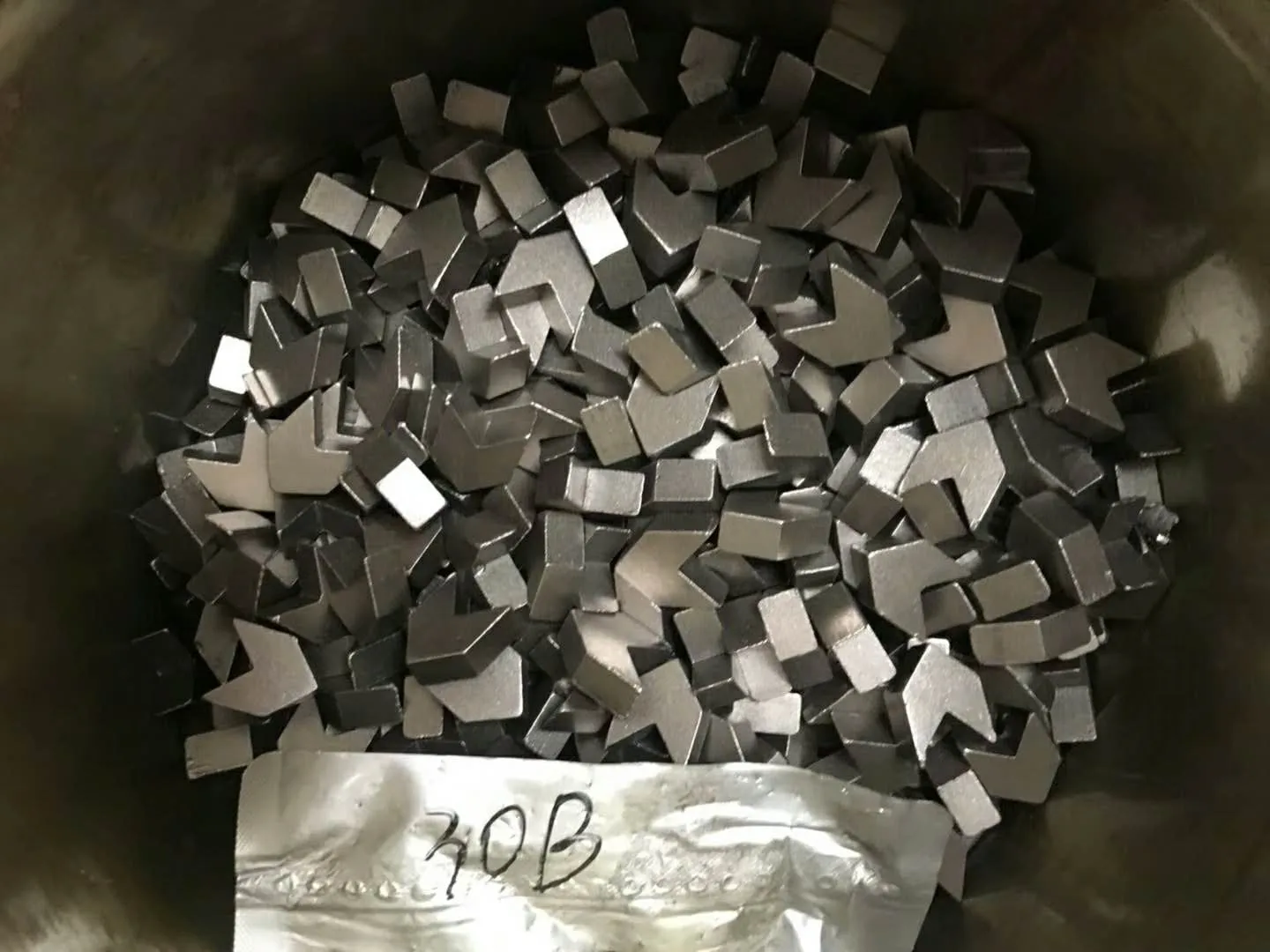 Diamond core bit segment saw blade segment