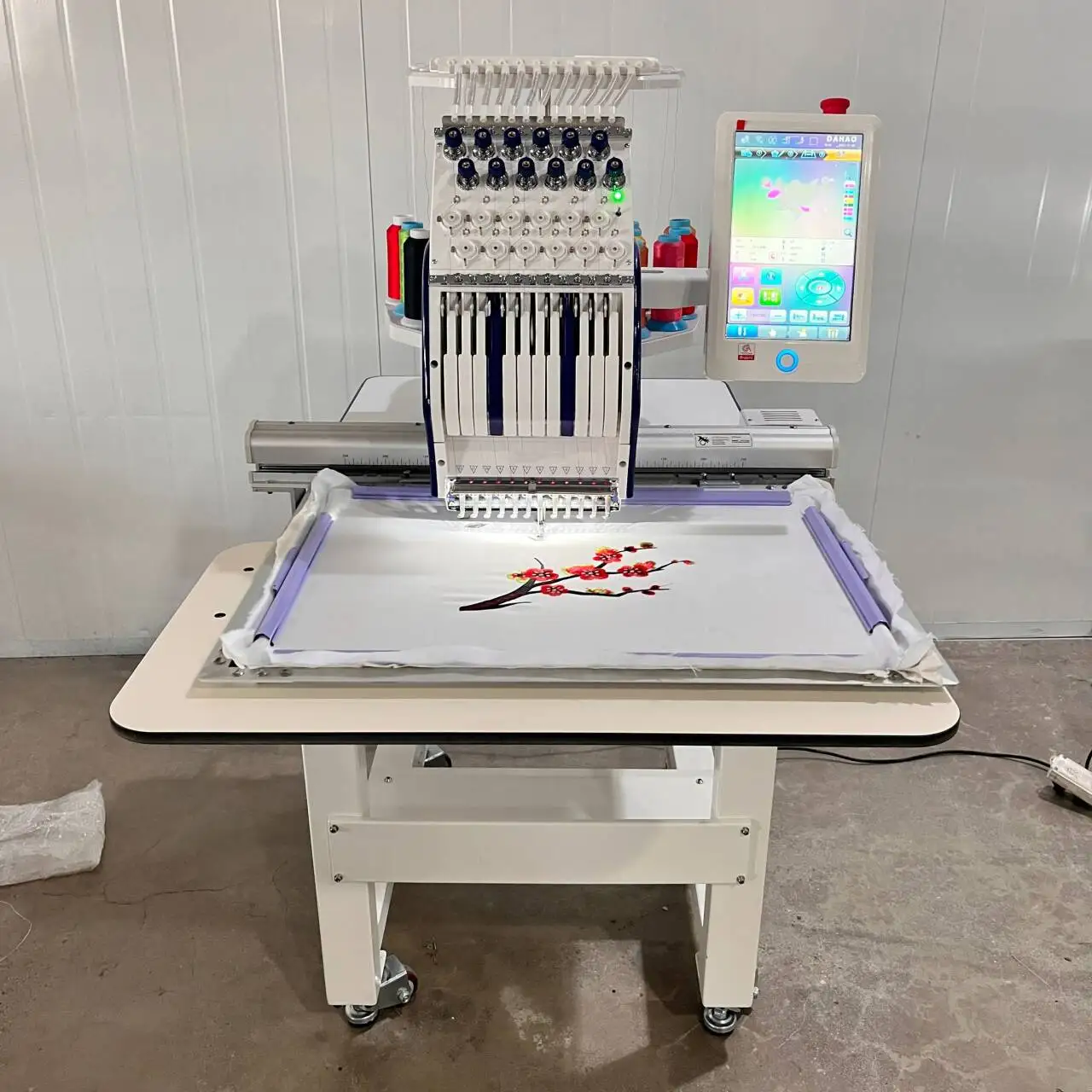 Yeshi High Quality Custom Logo Multi Needles Computerized Embroidery Machine For Caps and Garments Embroidery