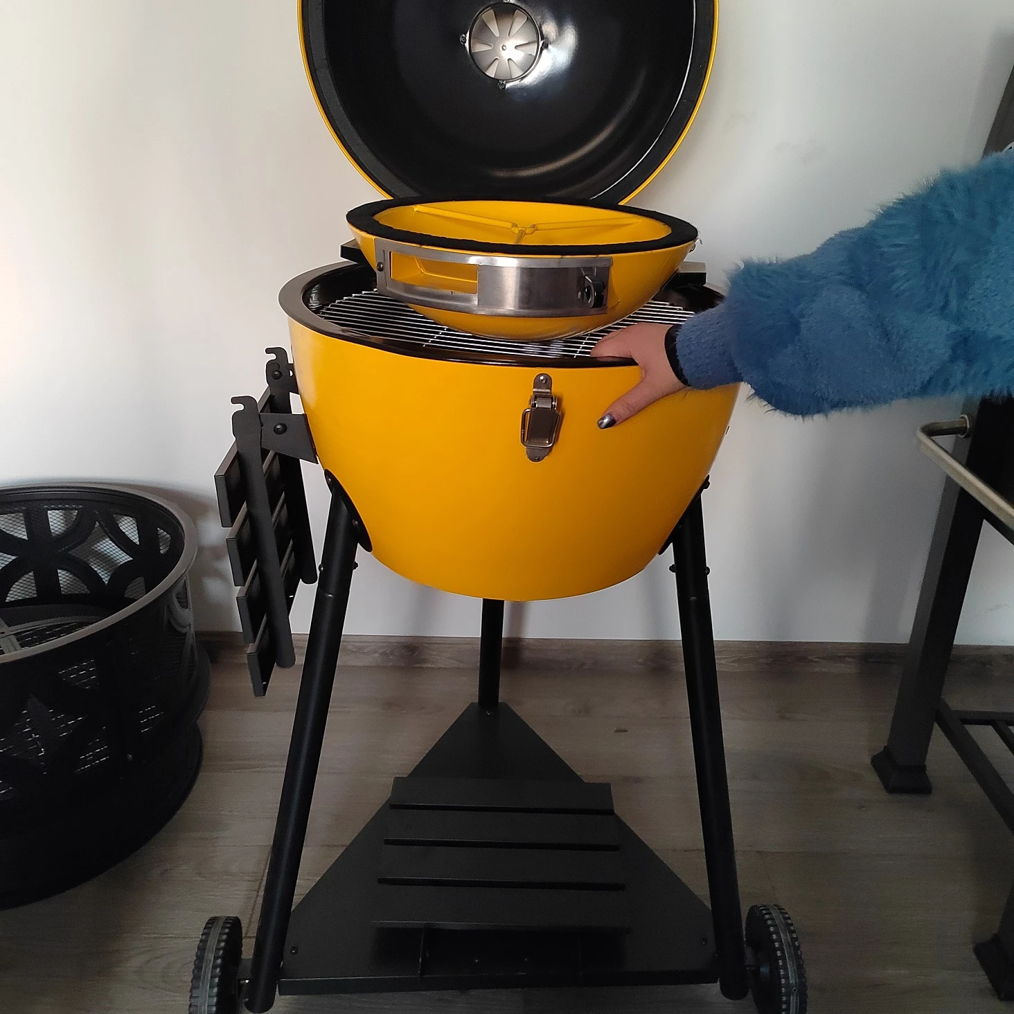 Wholesale Kamado egg shape yellow metal Charcoal BBQ with fire bowl, cooking grill and pizza stone