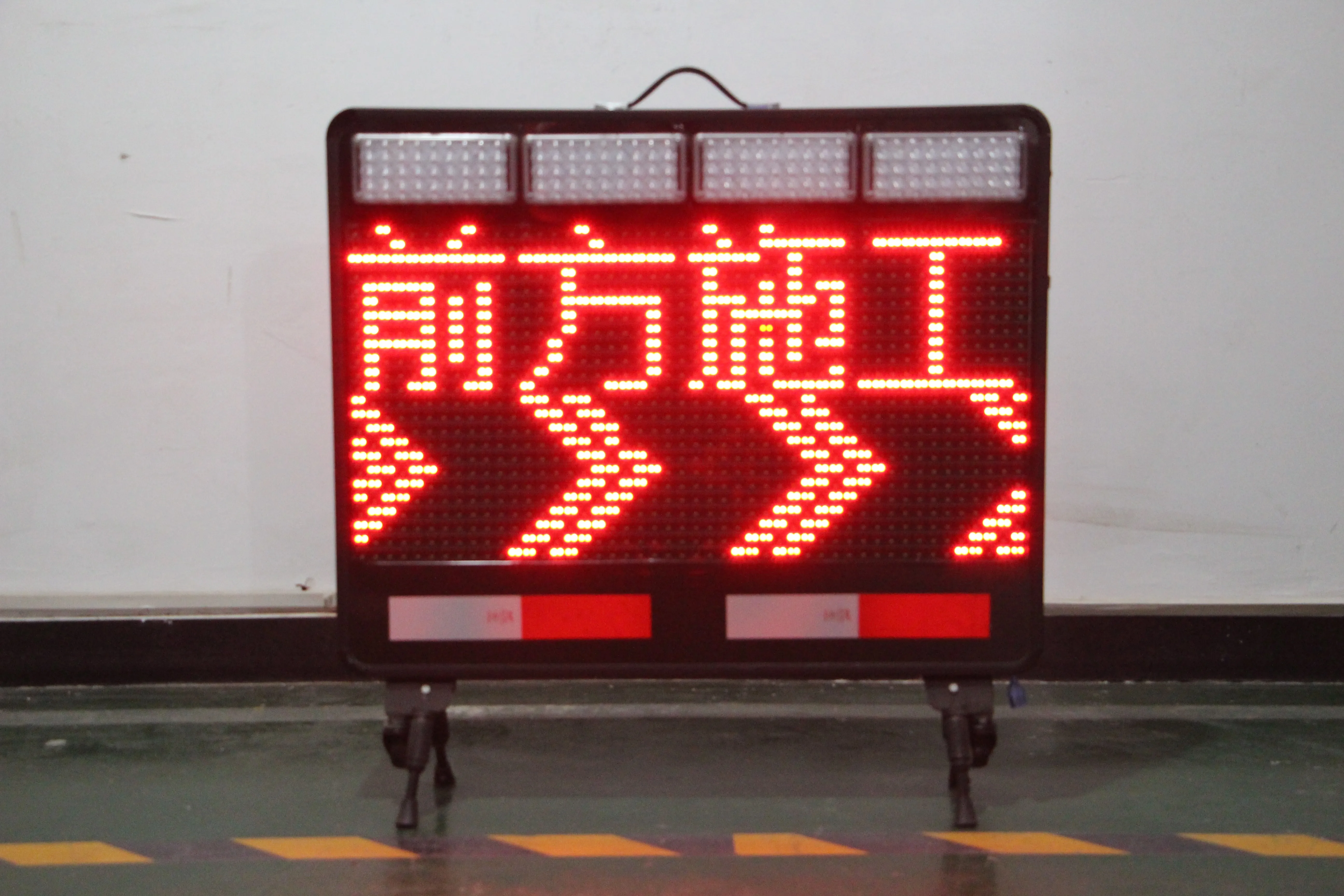 Portable Solar LED warning led display screen LED Signal Screen traffic warning board